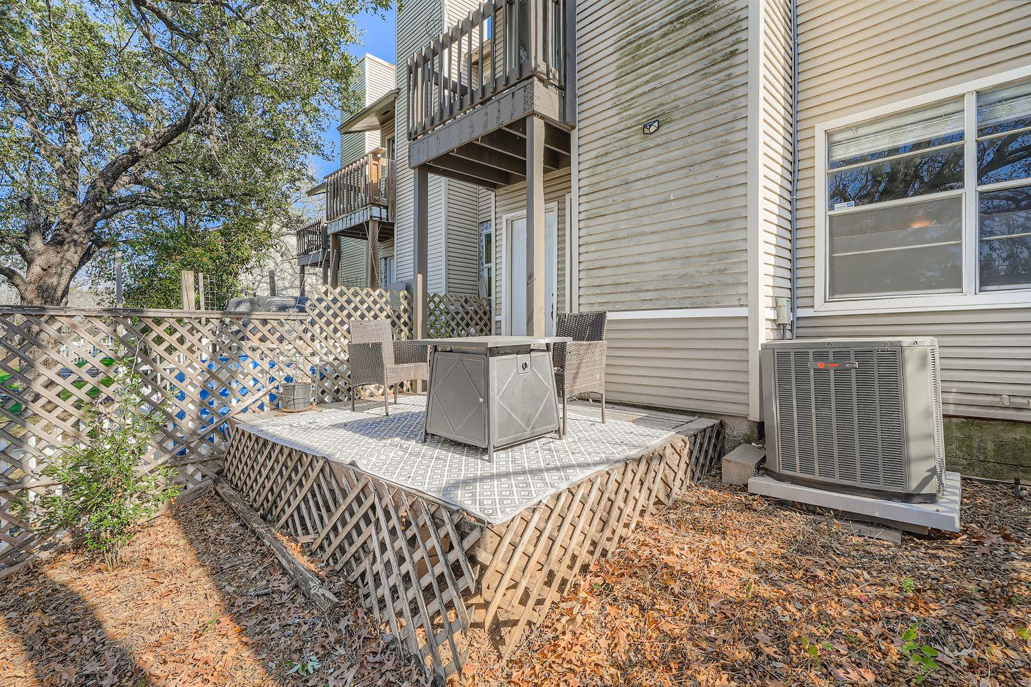 1827 River Crossing CIR #C, Austin, TX 78741