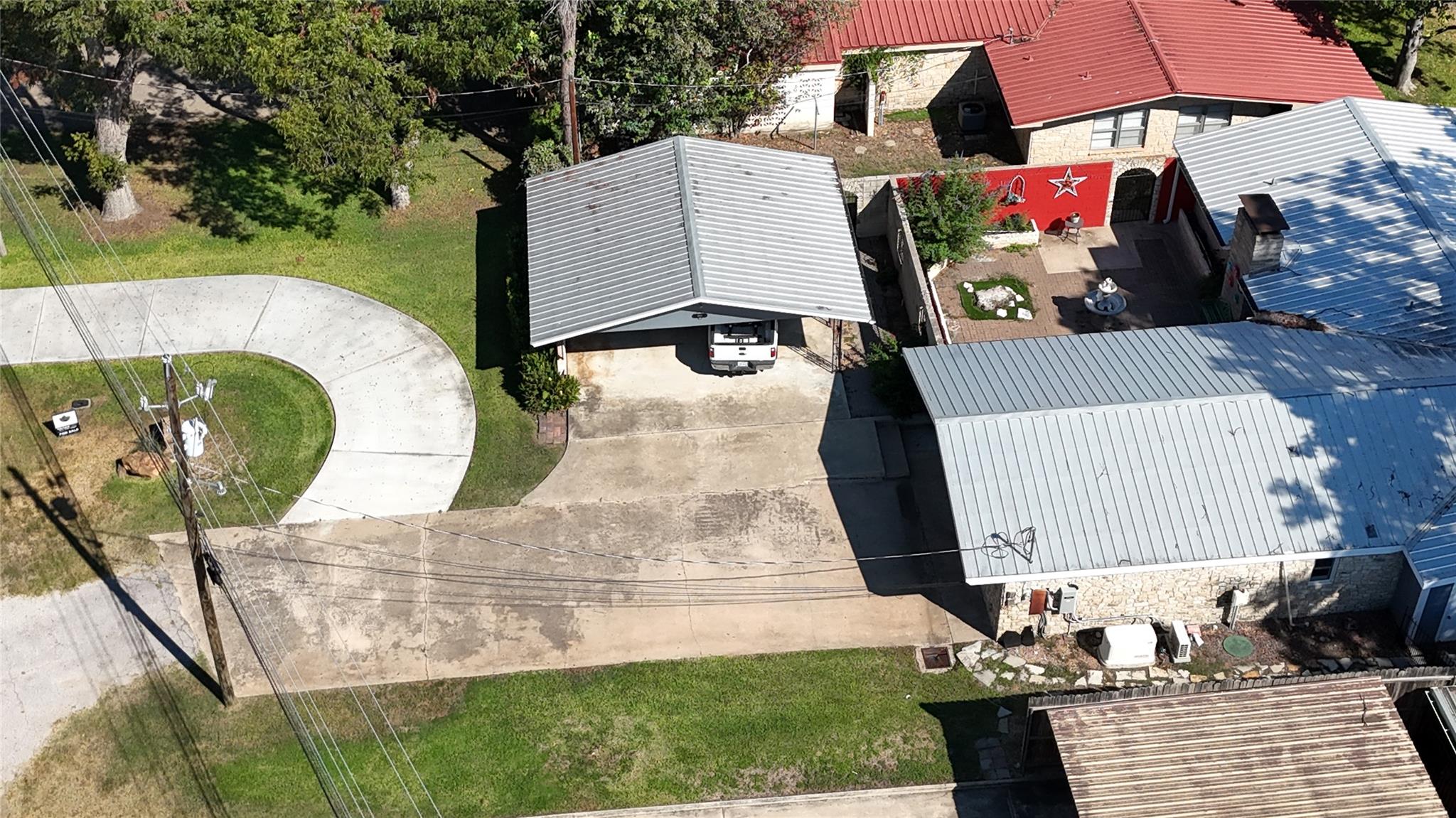 1912 Bluebonnet LN, Kingsland, TX 78639