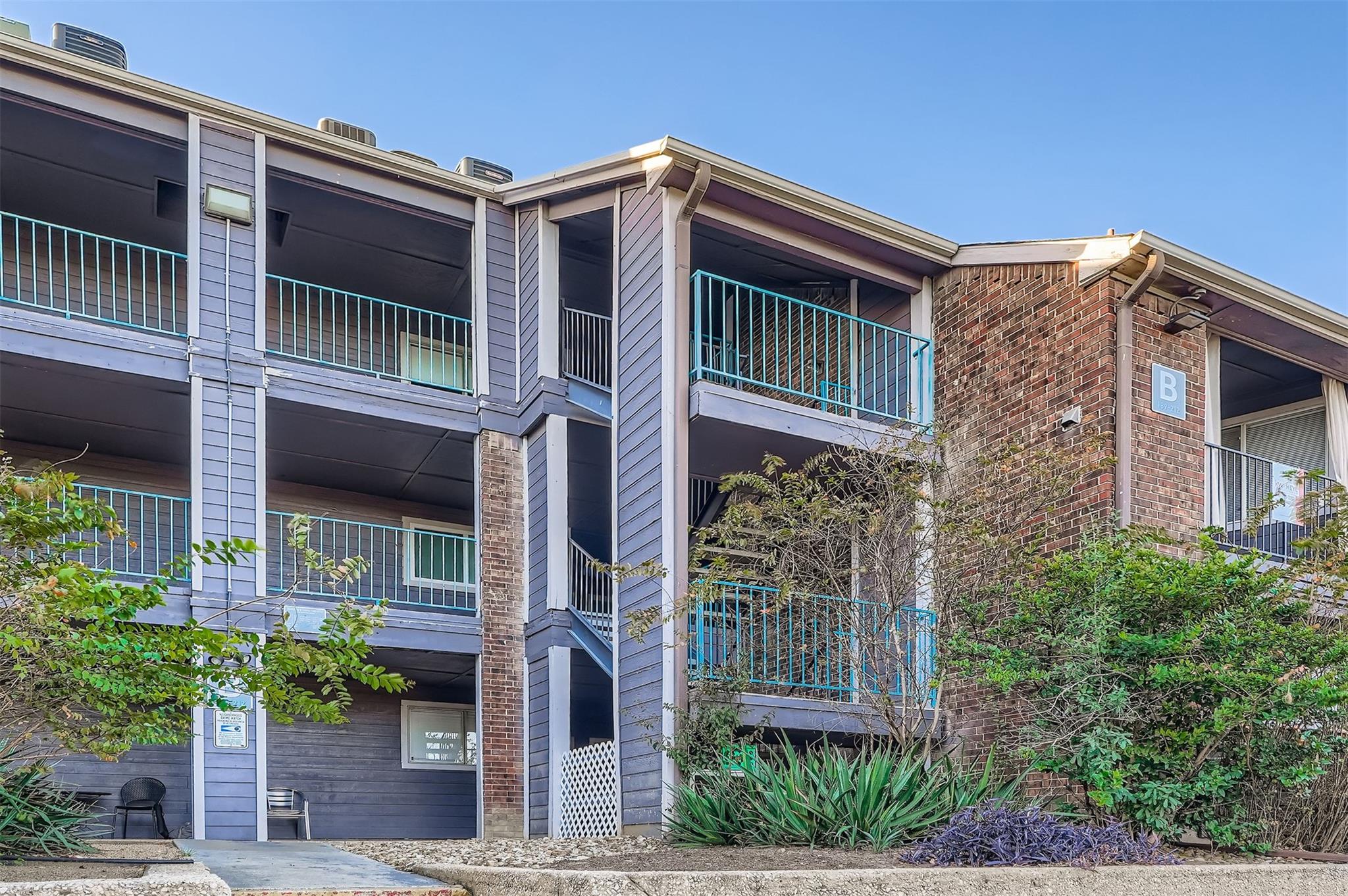 1840 Burton DR #208, Austin, TX 78741