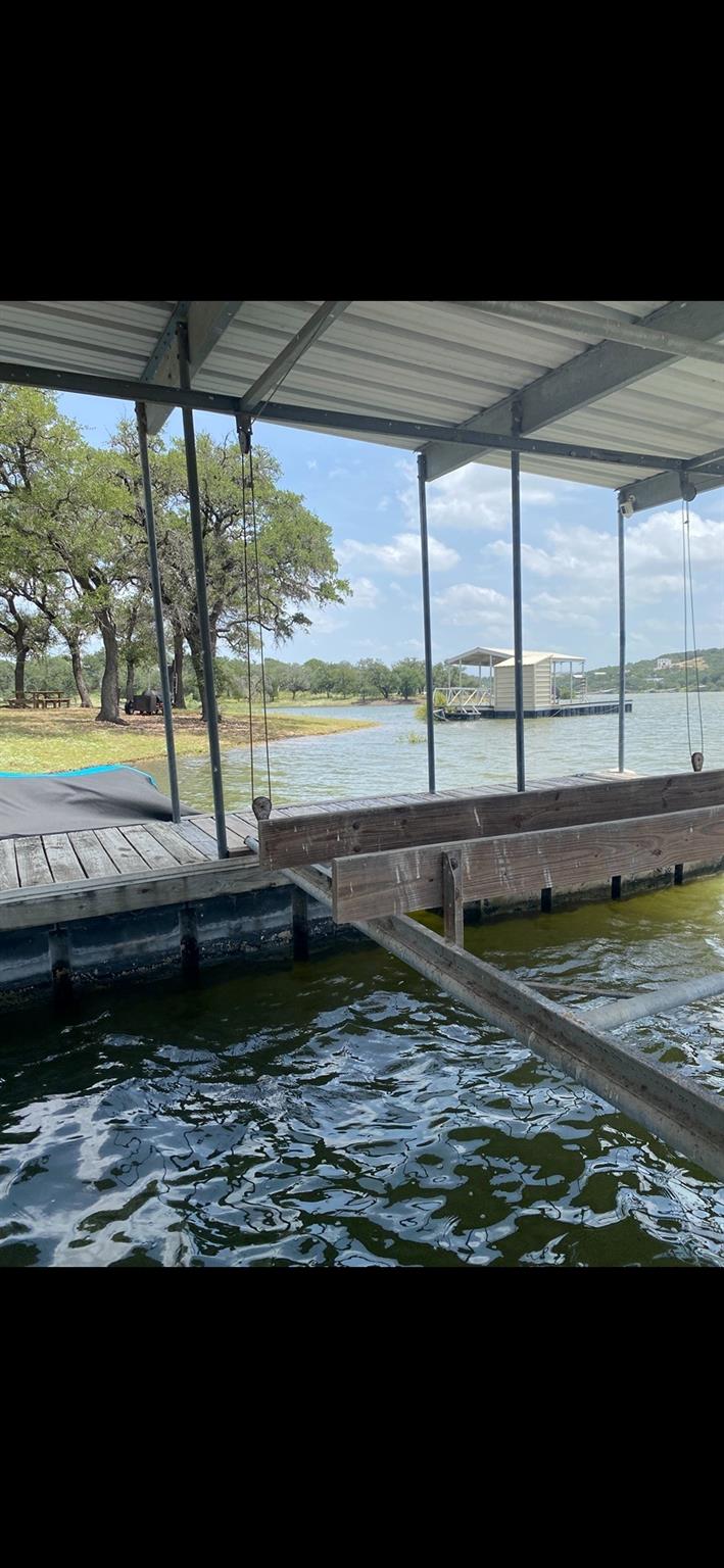 1300 Gold LN, Lago Vista, TX 78645