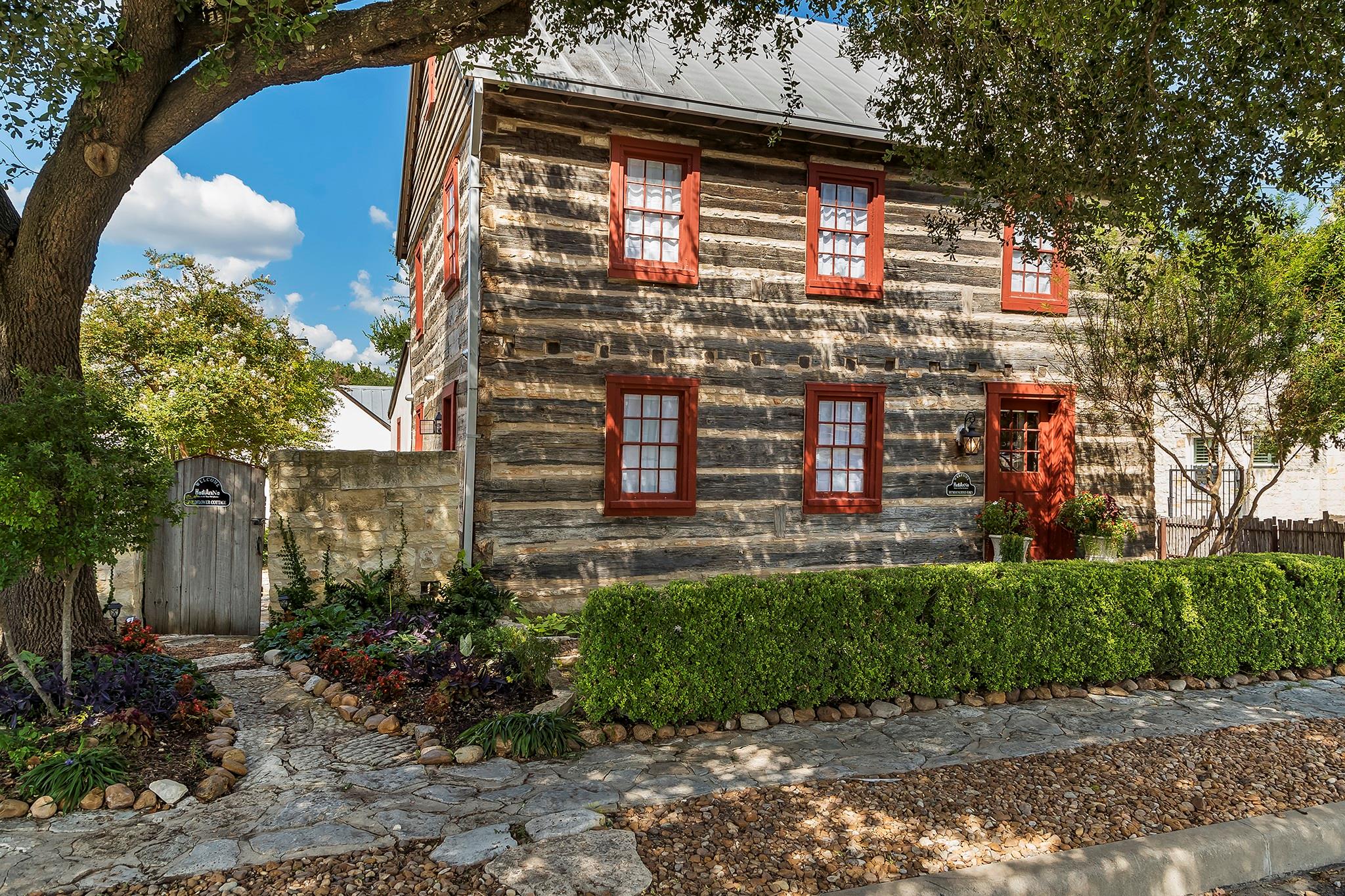 104 Austin ST #B, Fredericksburg, TX 78624