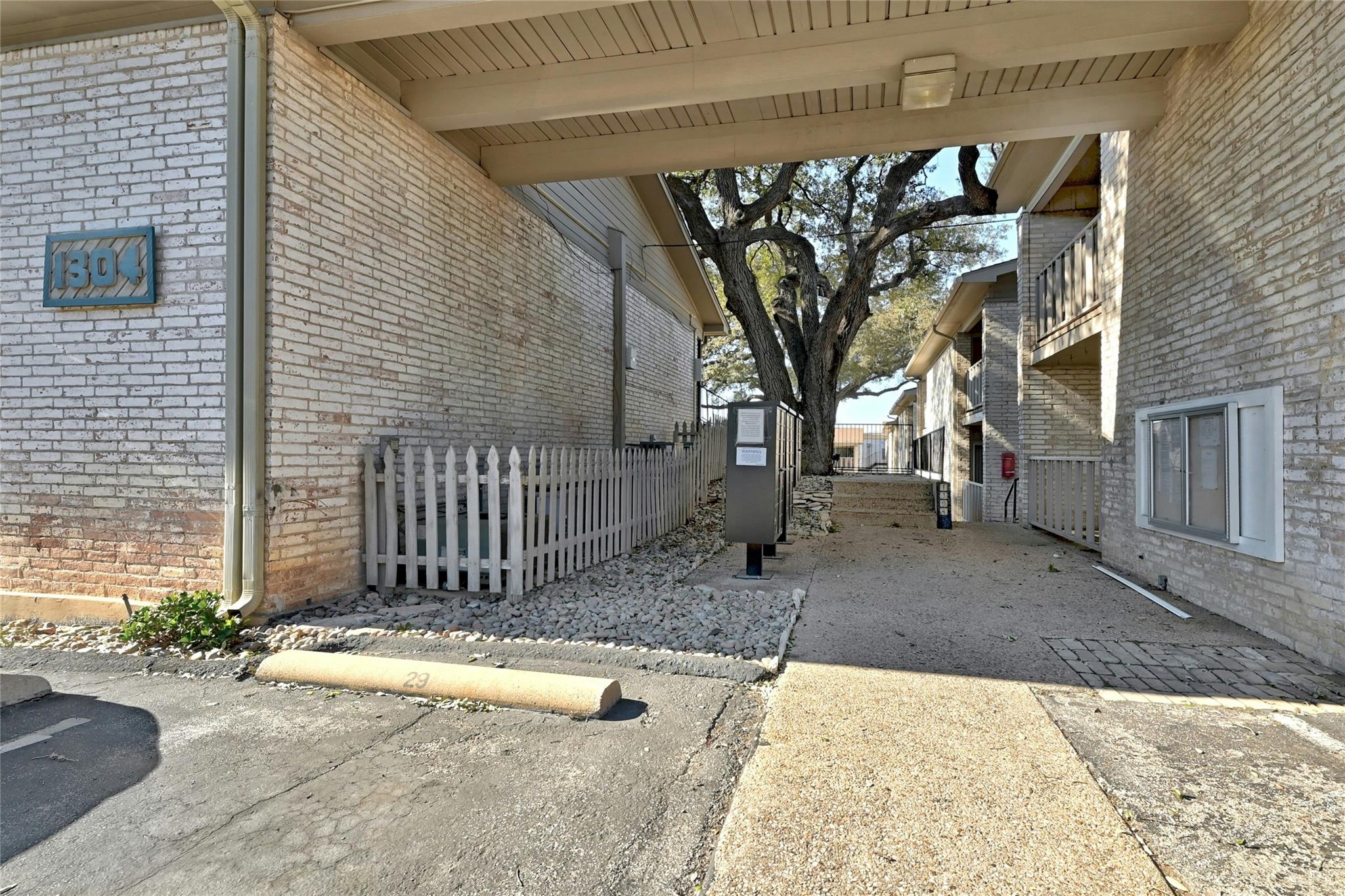1304 Summit ST #101, Austin, TX 78741