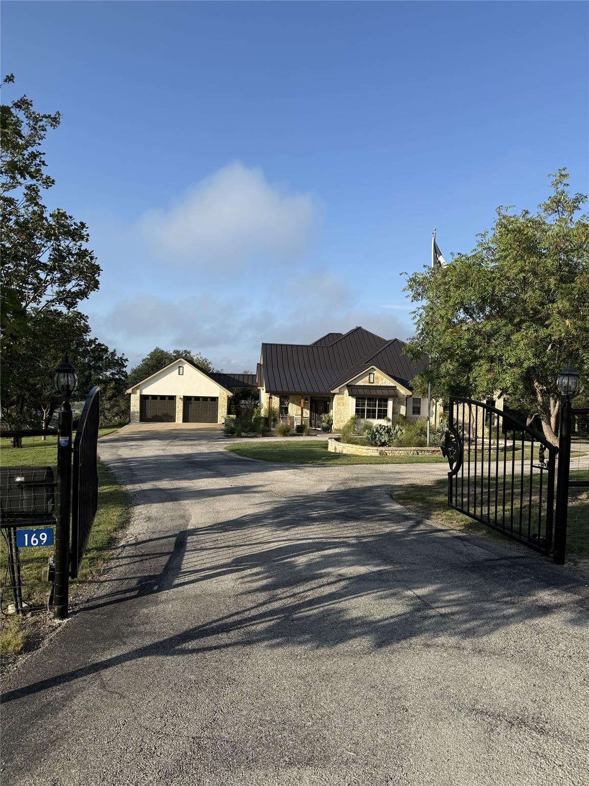 169 Royal Oaks Hill, Fredericksburg, TX 78624