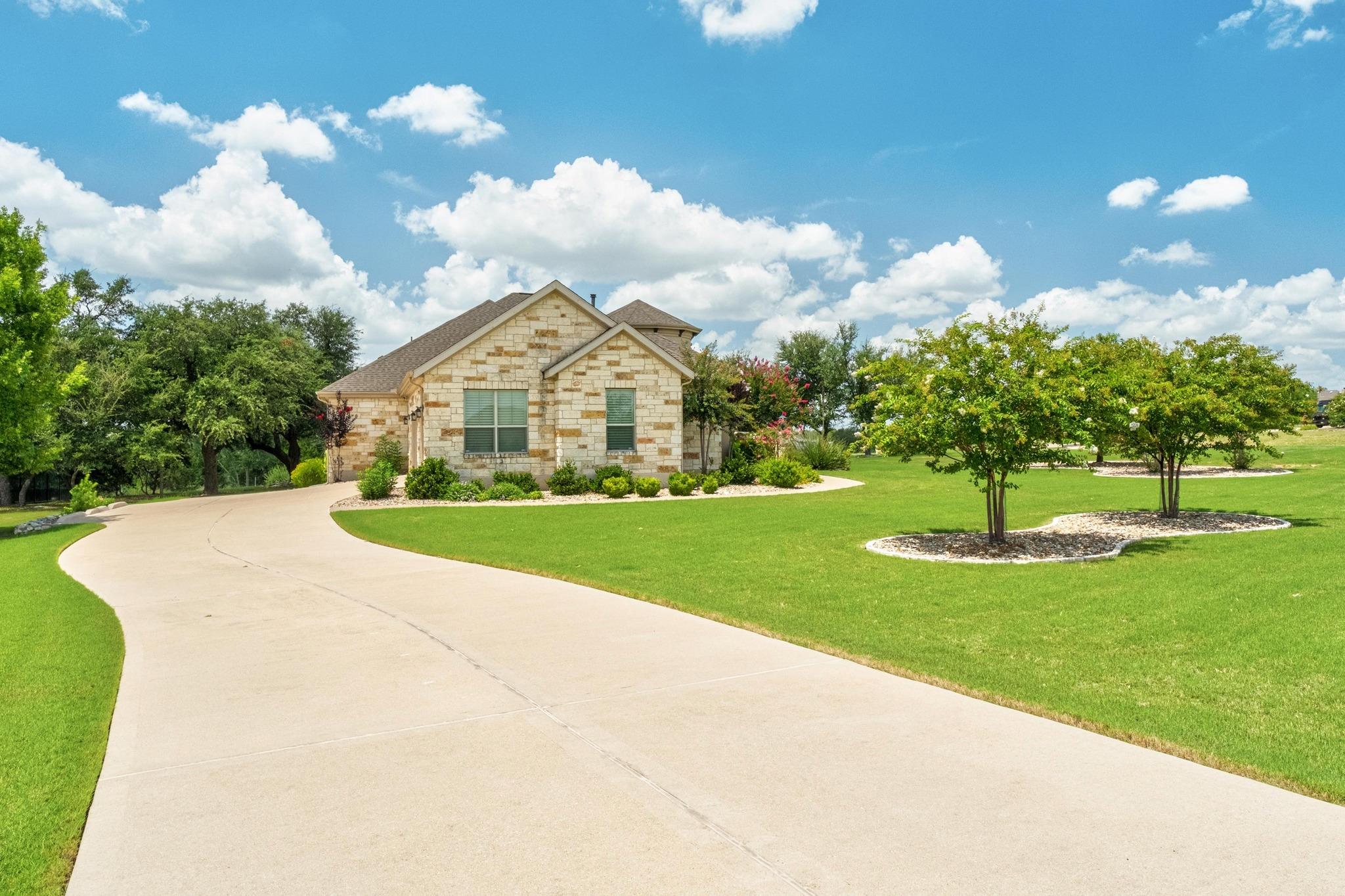 120 Applewood DR, Driftwood, TX 78619