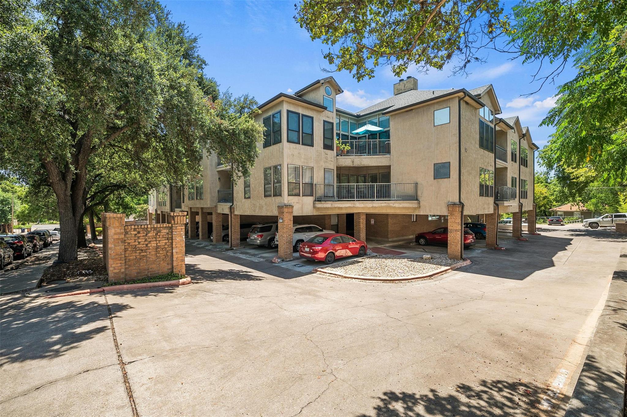 1910 Robbins PL #105, Austin, TX 78705