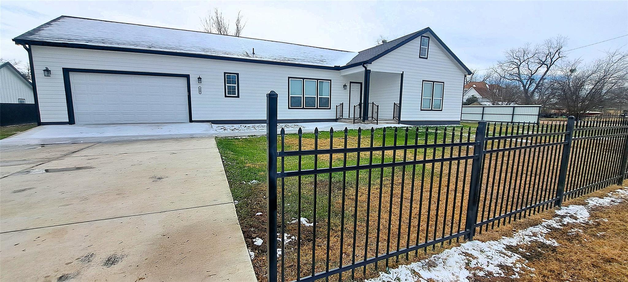 300 E Front ST, Thorndale, TX 76577