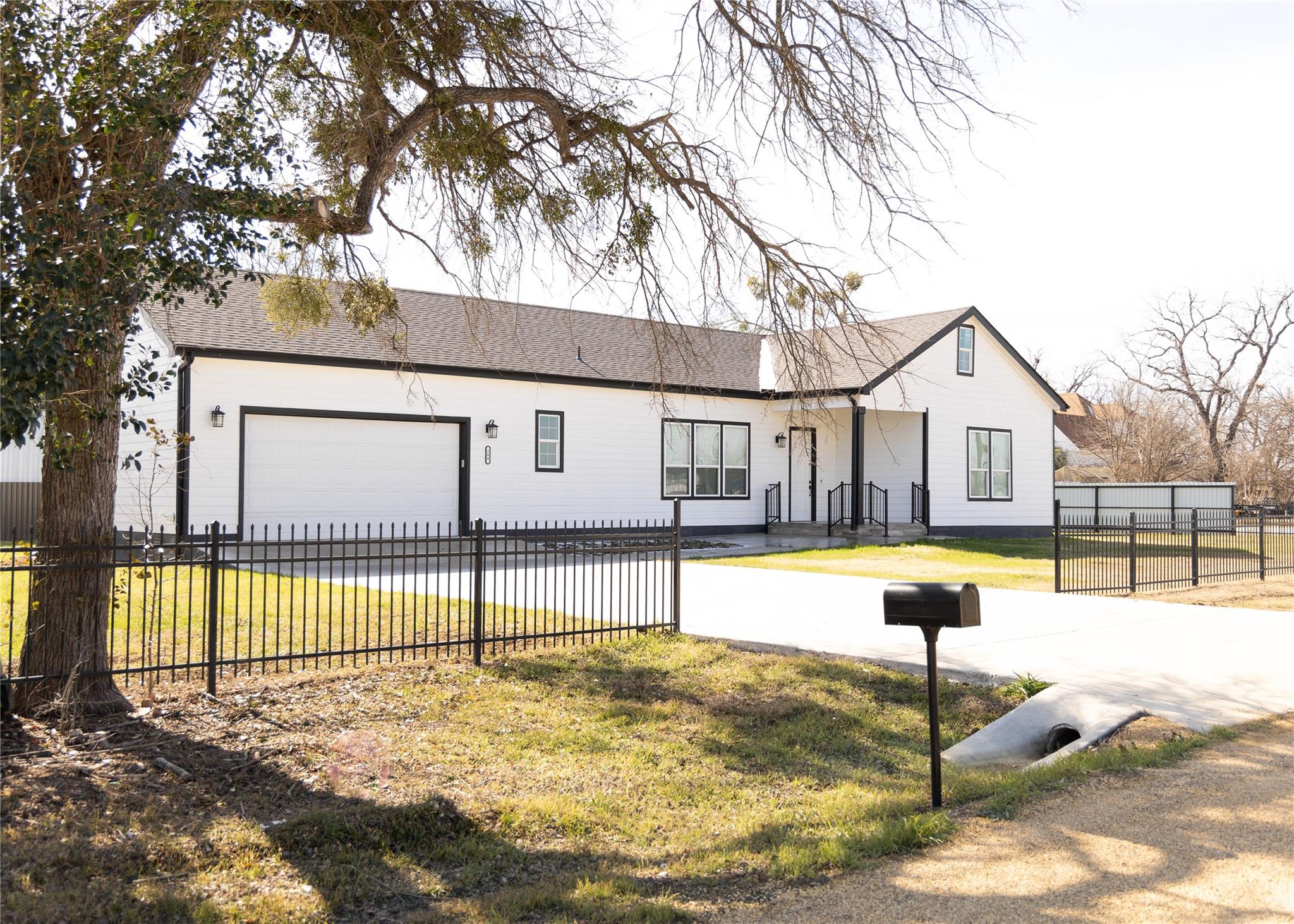 300 E Front ST, Thorndale, TX 76577