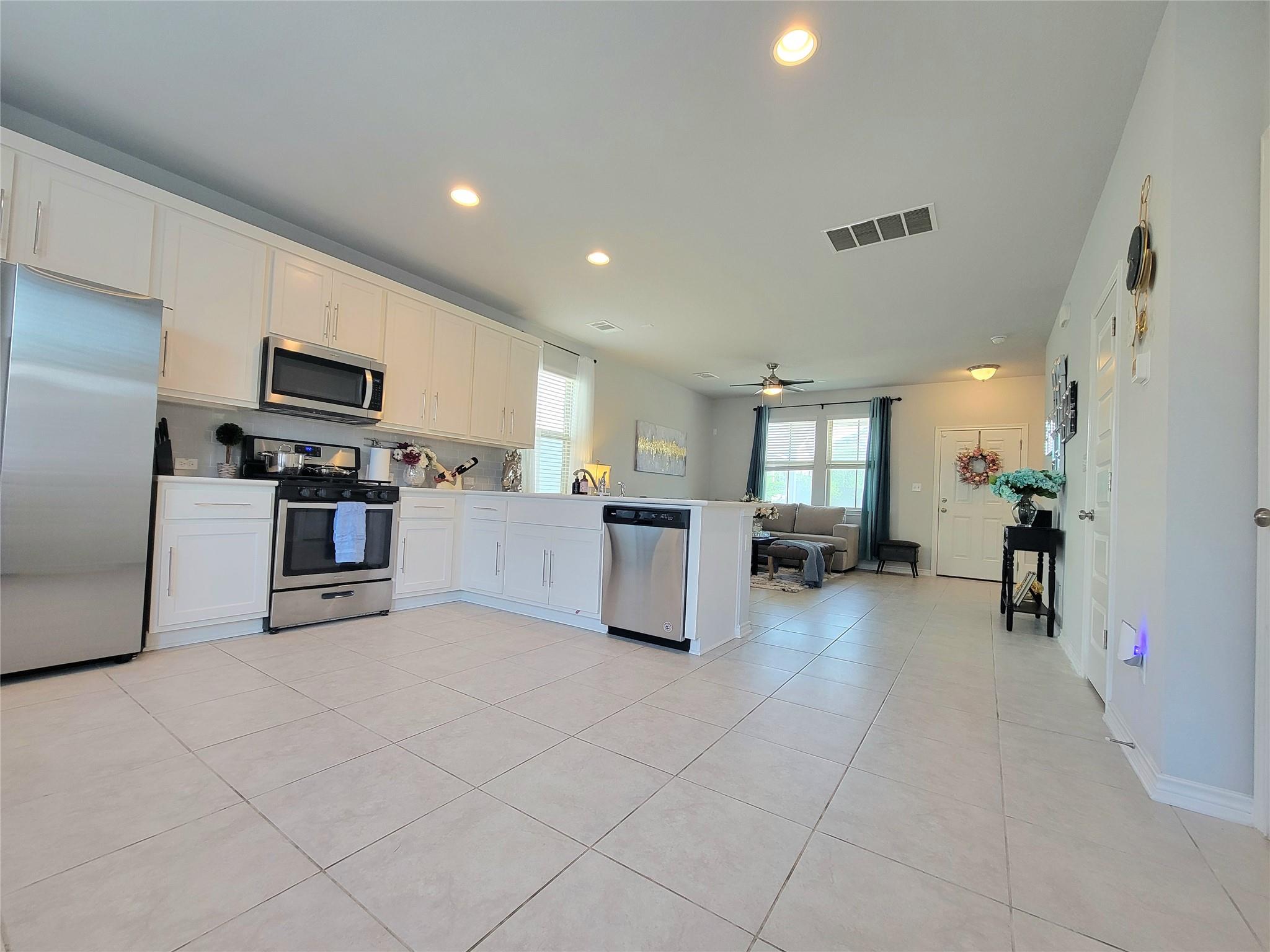 1765 Yaupon Grove LN, Leander, TX 78641