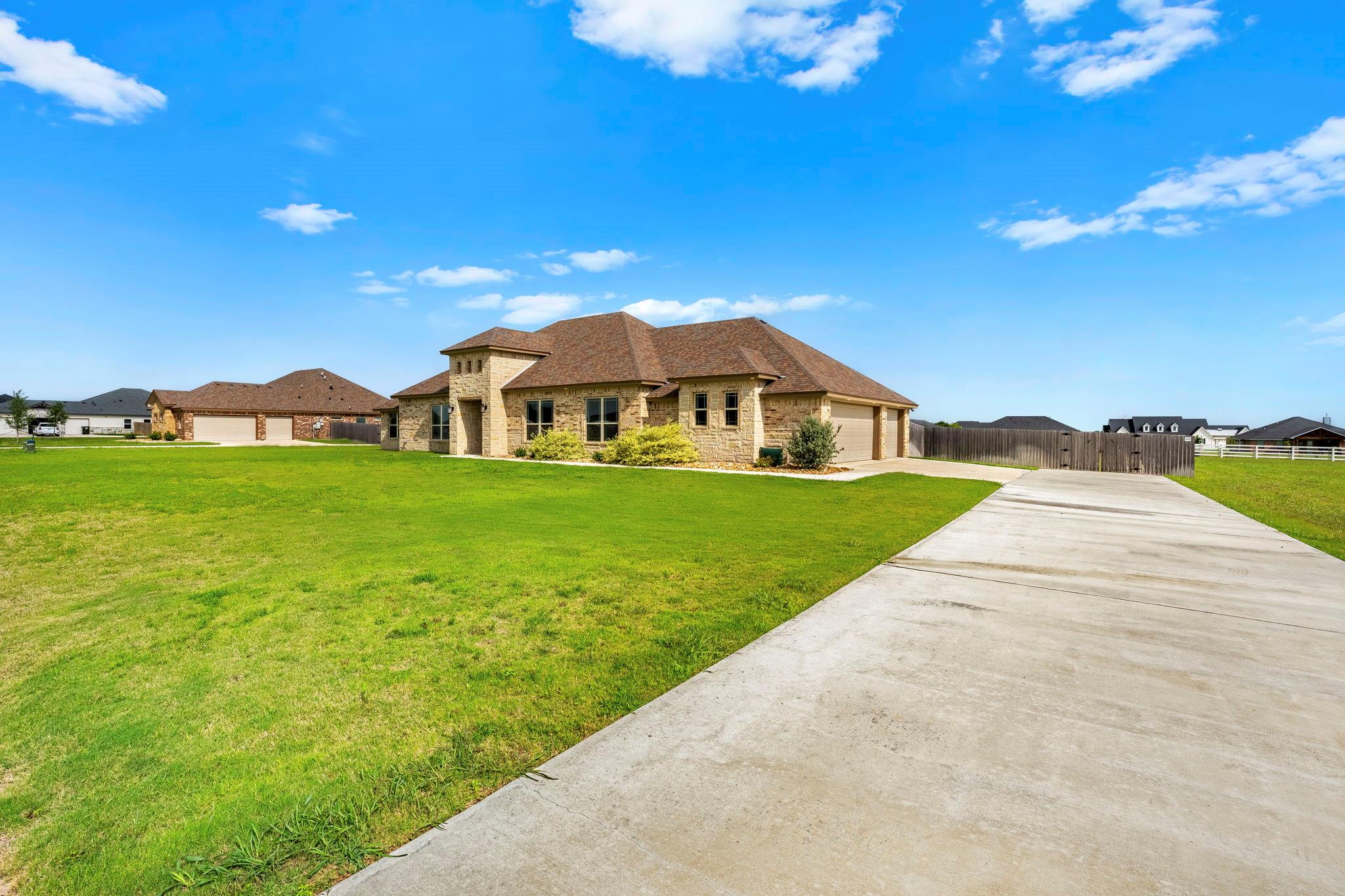 930 Inka RD, Salado, TX 76571