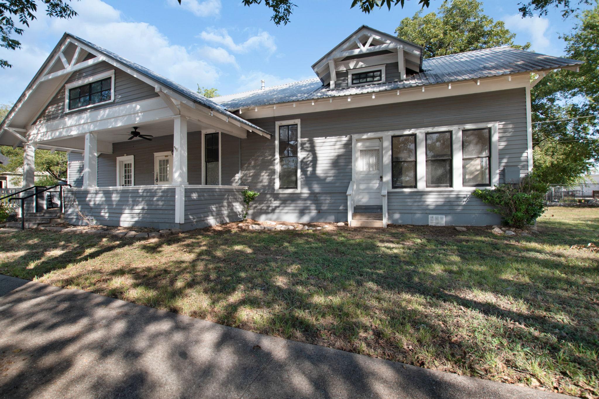 107 W 5th ST, Lampasas, TX 76550