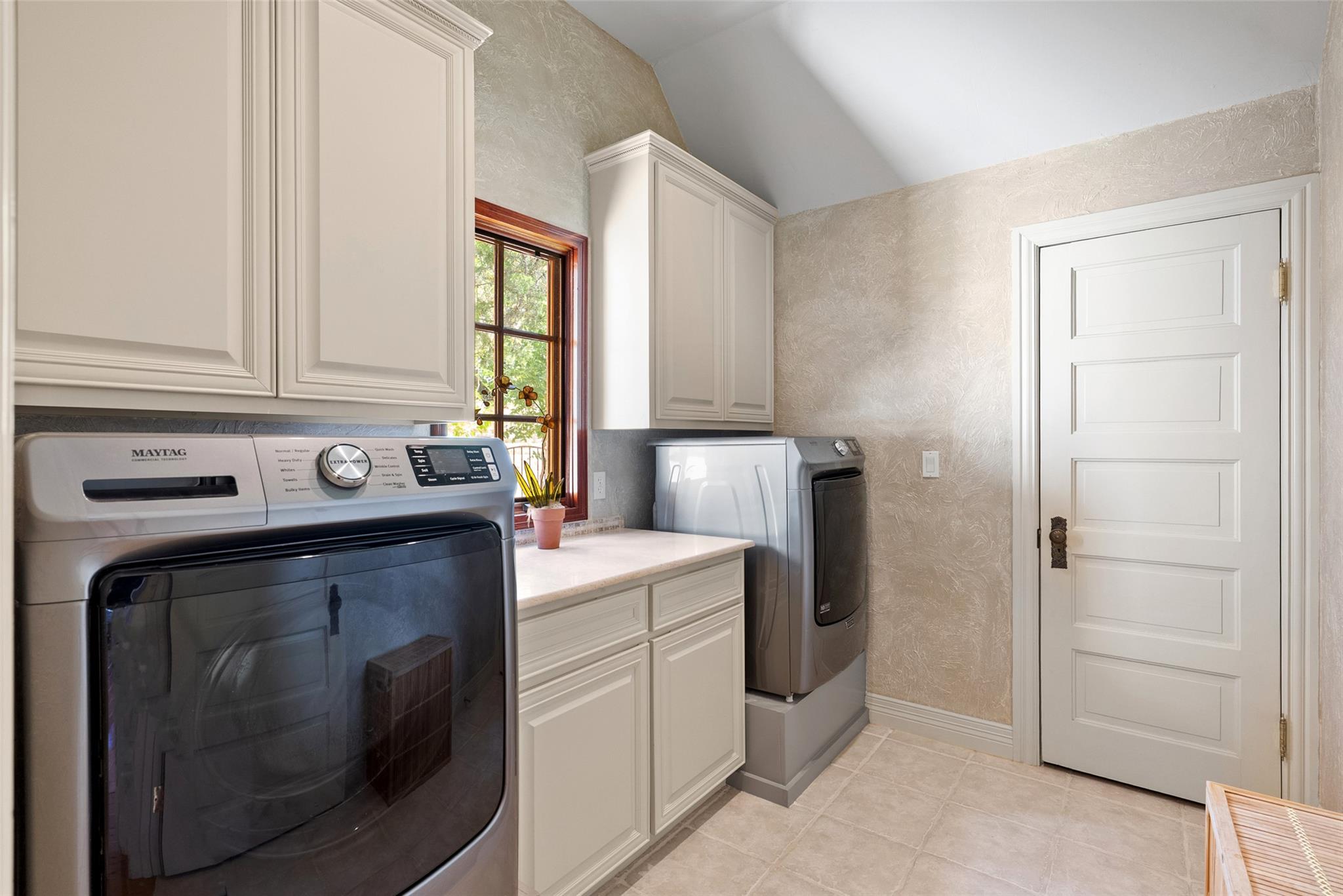 1354 The High RD, Austin, TX 78746