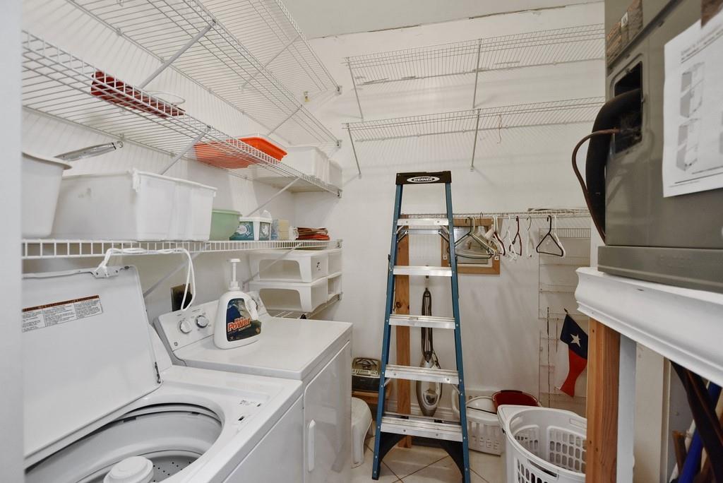 208 E 20th ST, Cameron, TX 76520