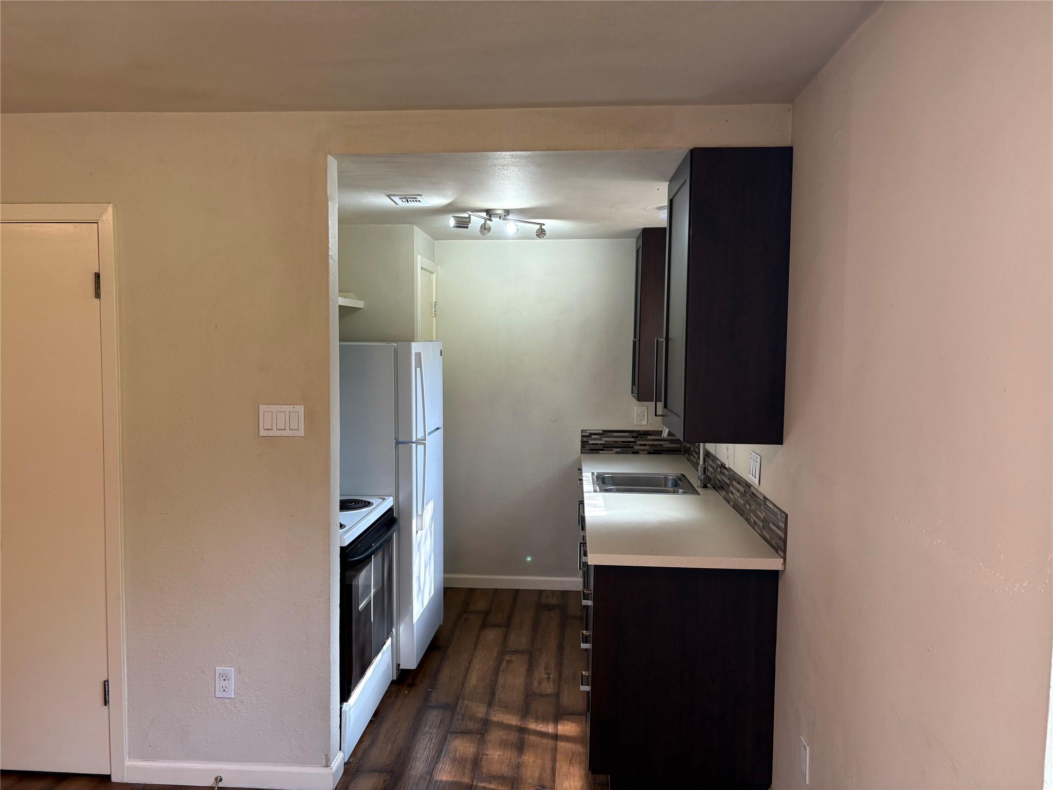 1514 Parker LN #111, Austin, TX 78741