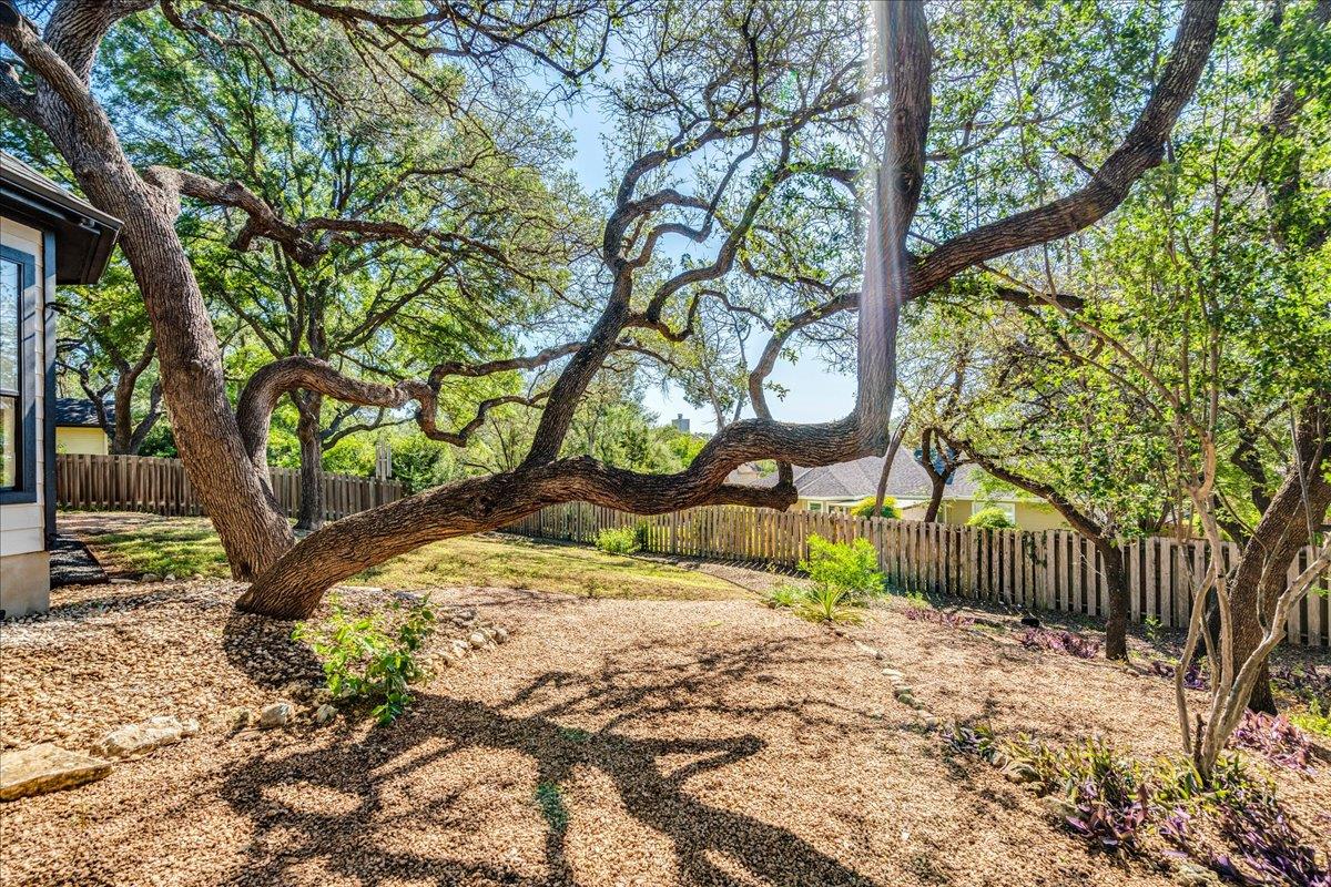 107 Copperleaf RD, Lakeway, TX 78734