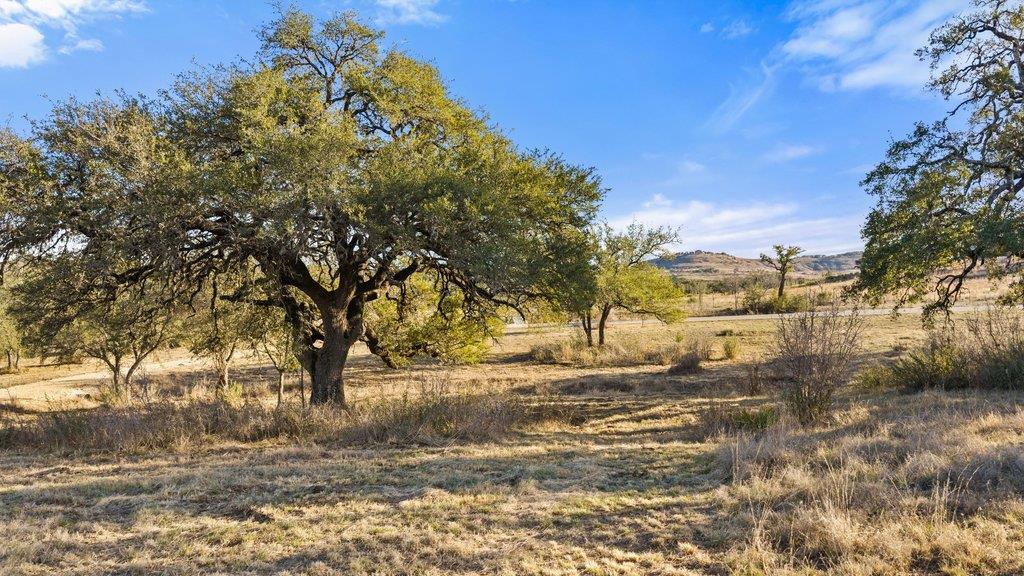 885 Stanton RD, Johnson City, TX 78636