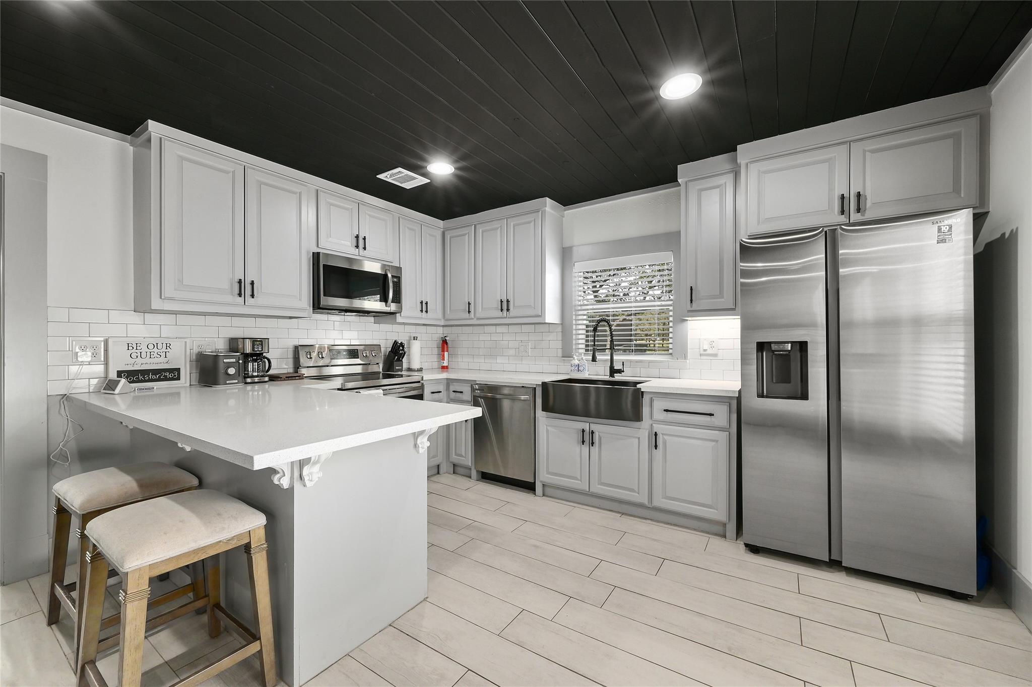 2903 Oak Ridge DR, Spicewood, TX 78669