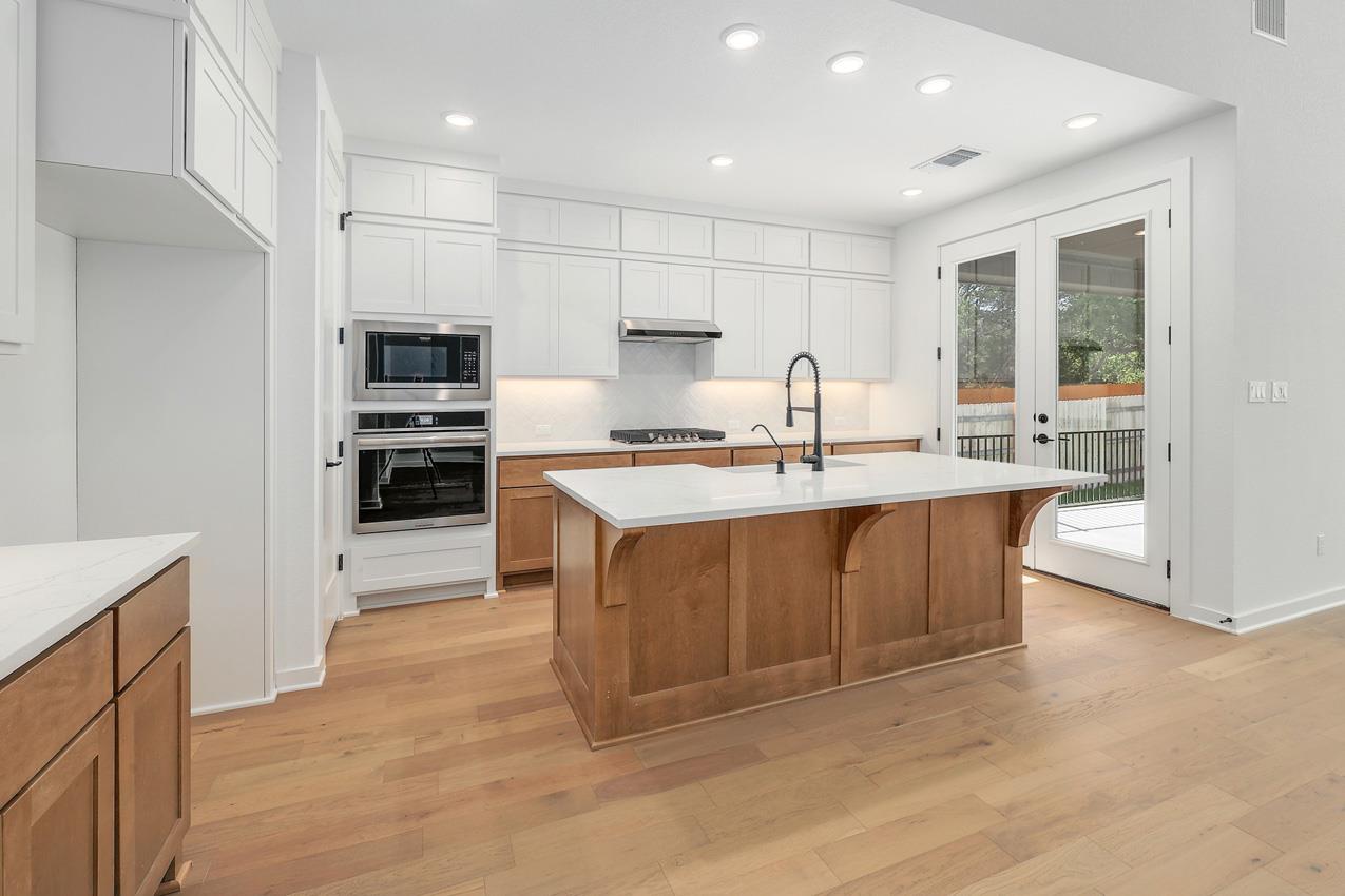 217 Luttrell LN, Liberty Hill, TX 78642