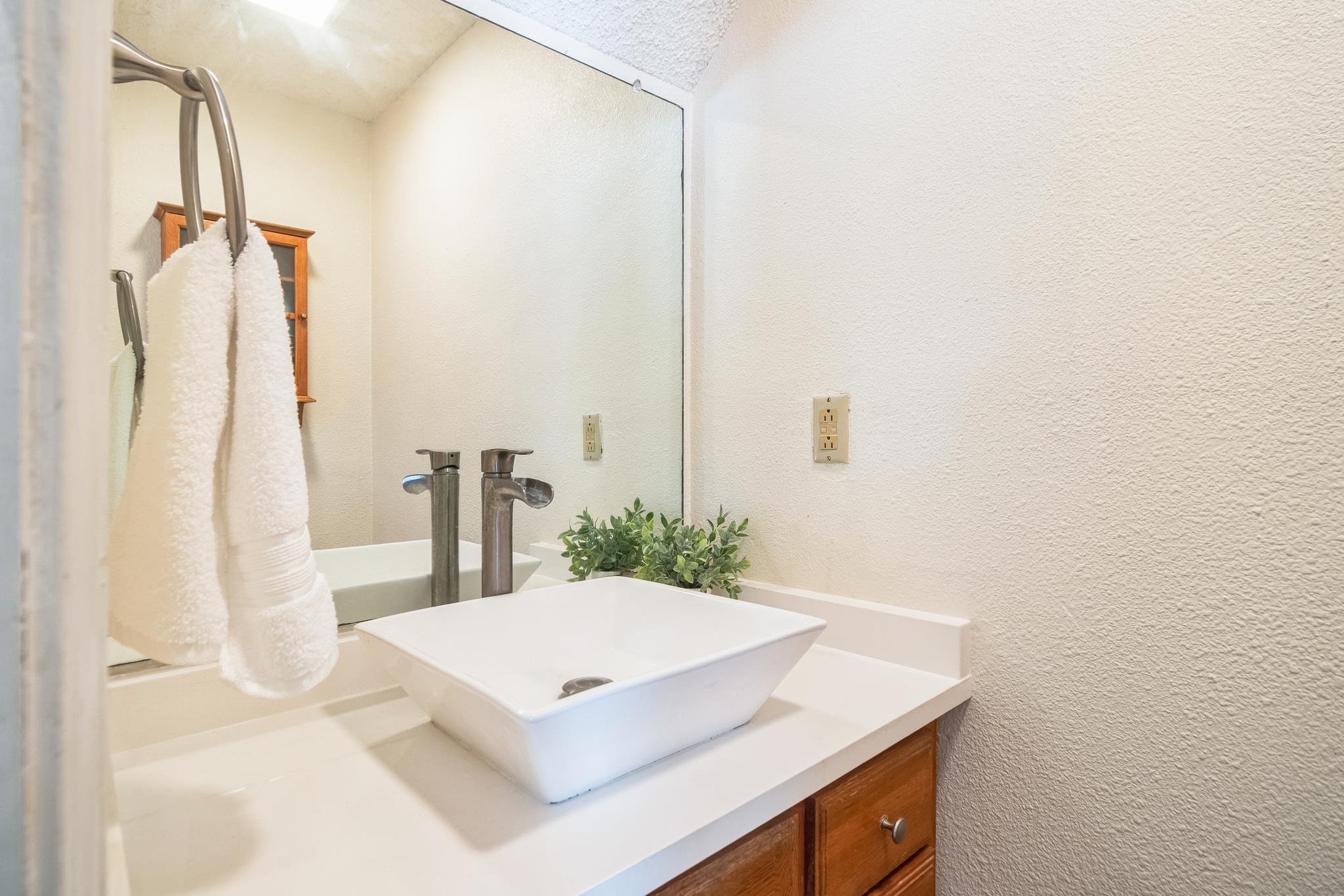 3008 Whisper Oaks LN #B, Georgetown, TX 78628
