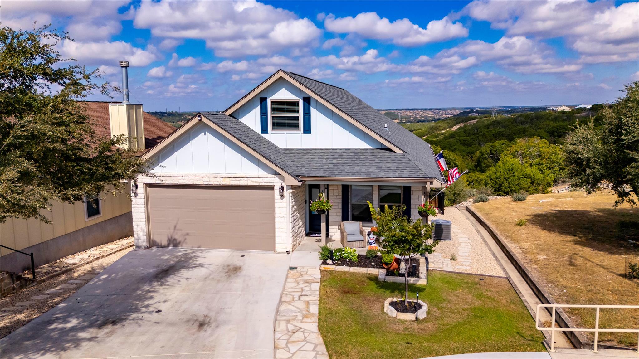 1057 Roanoke LN, Kerrville, TX 78028