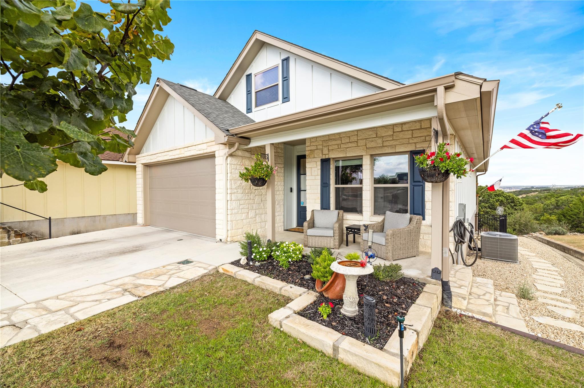 1057 Roanoke LN, Kerrville, TX 78028
