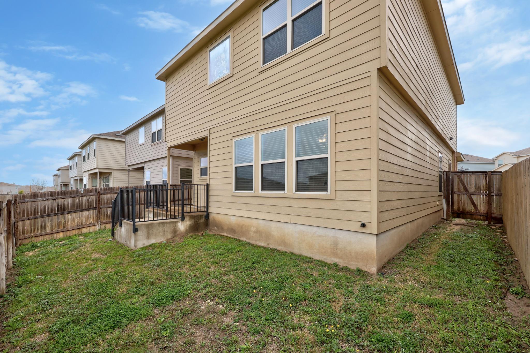470 Major Lee LN, Jarrell, TX 76537