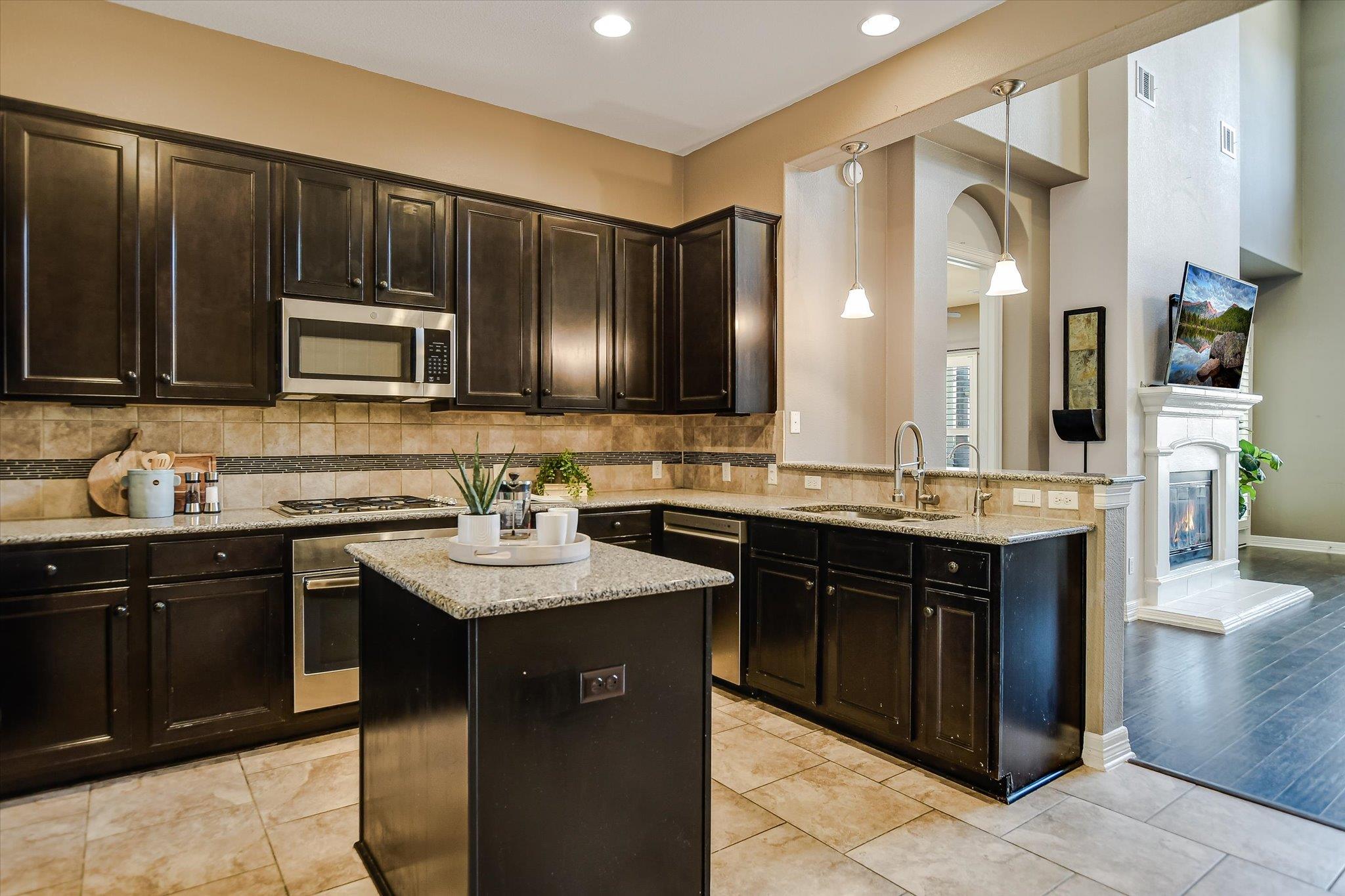 335 Lombardia DR #19E, Austin, TX 78734