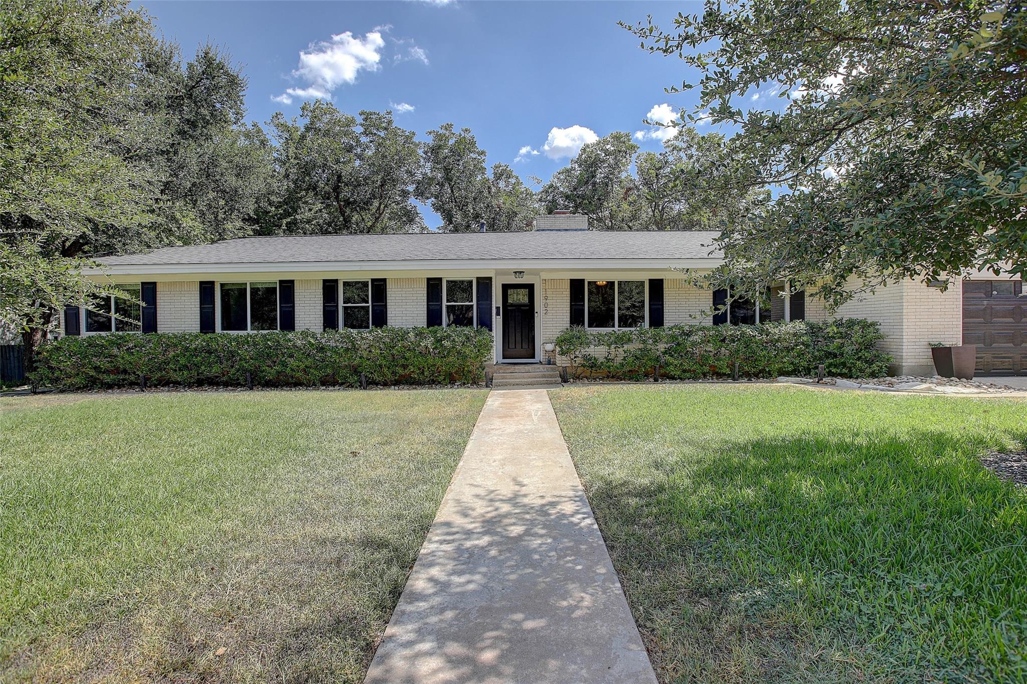 1902 E 18th ST, Georgetown, TX 78626