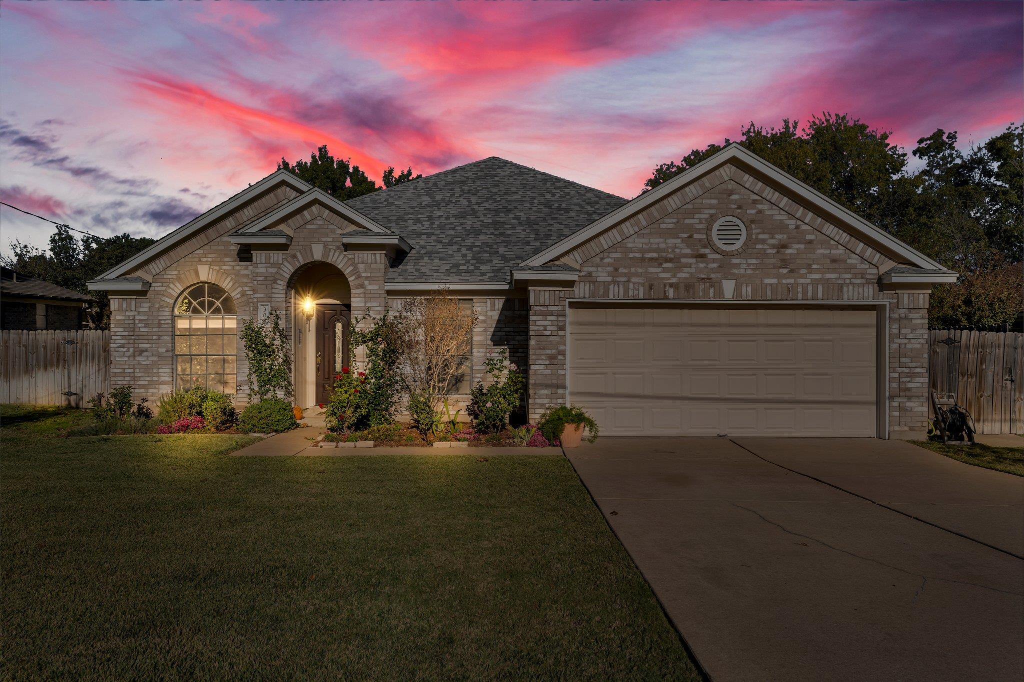 302 Debora DR, Georgetown, TX 78628