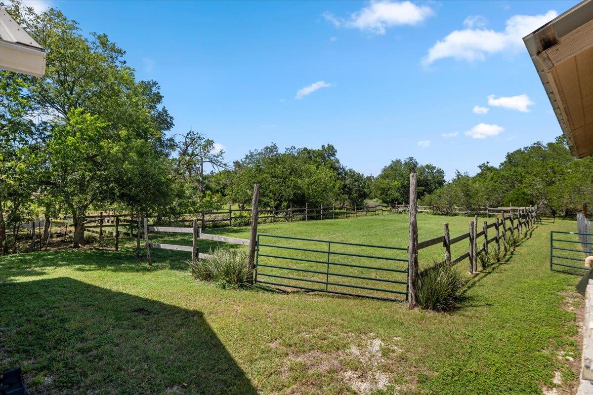 200 Little Barton DR, Dripping Springs, TX 78620
