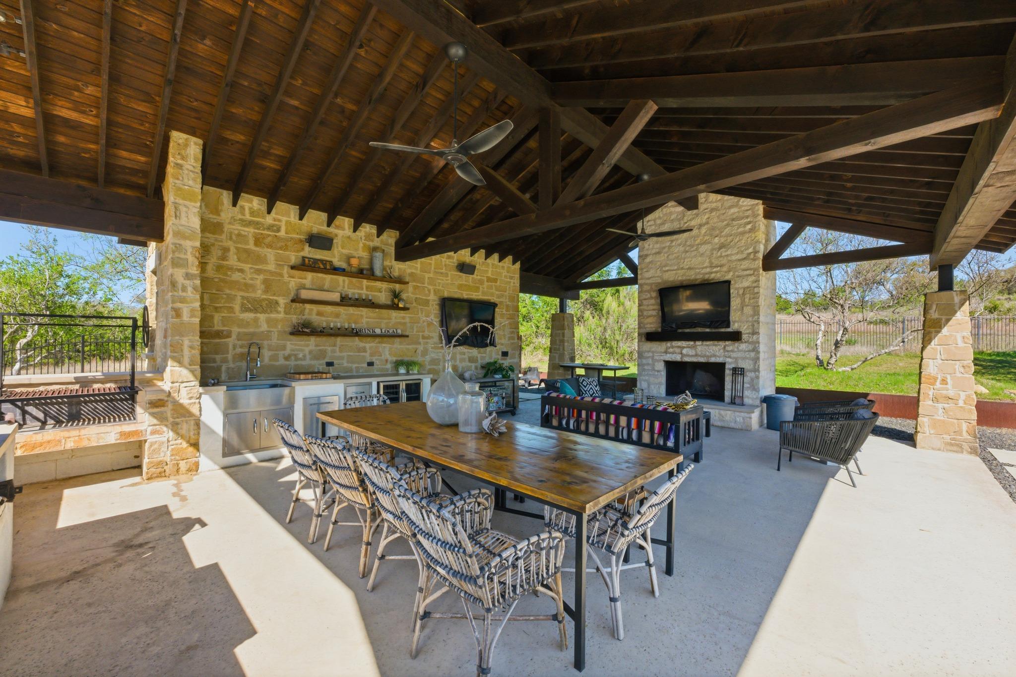 743 Drifting Wind Rn, Dripping Springs, TX 78620