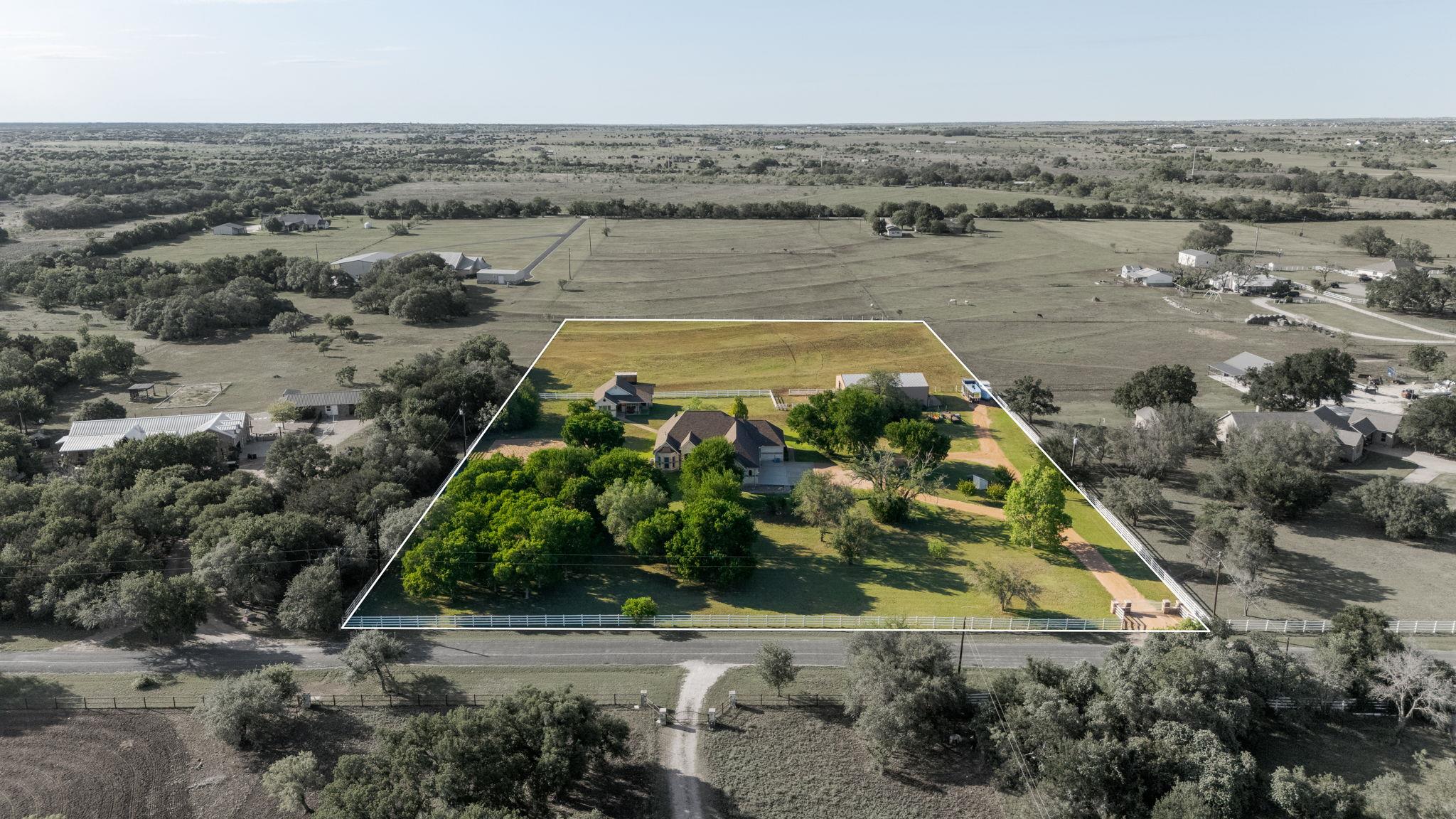 134 Creekside DR, Liberty Hill, TX 78642