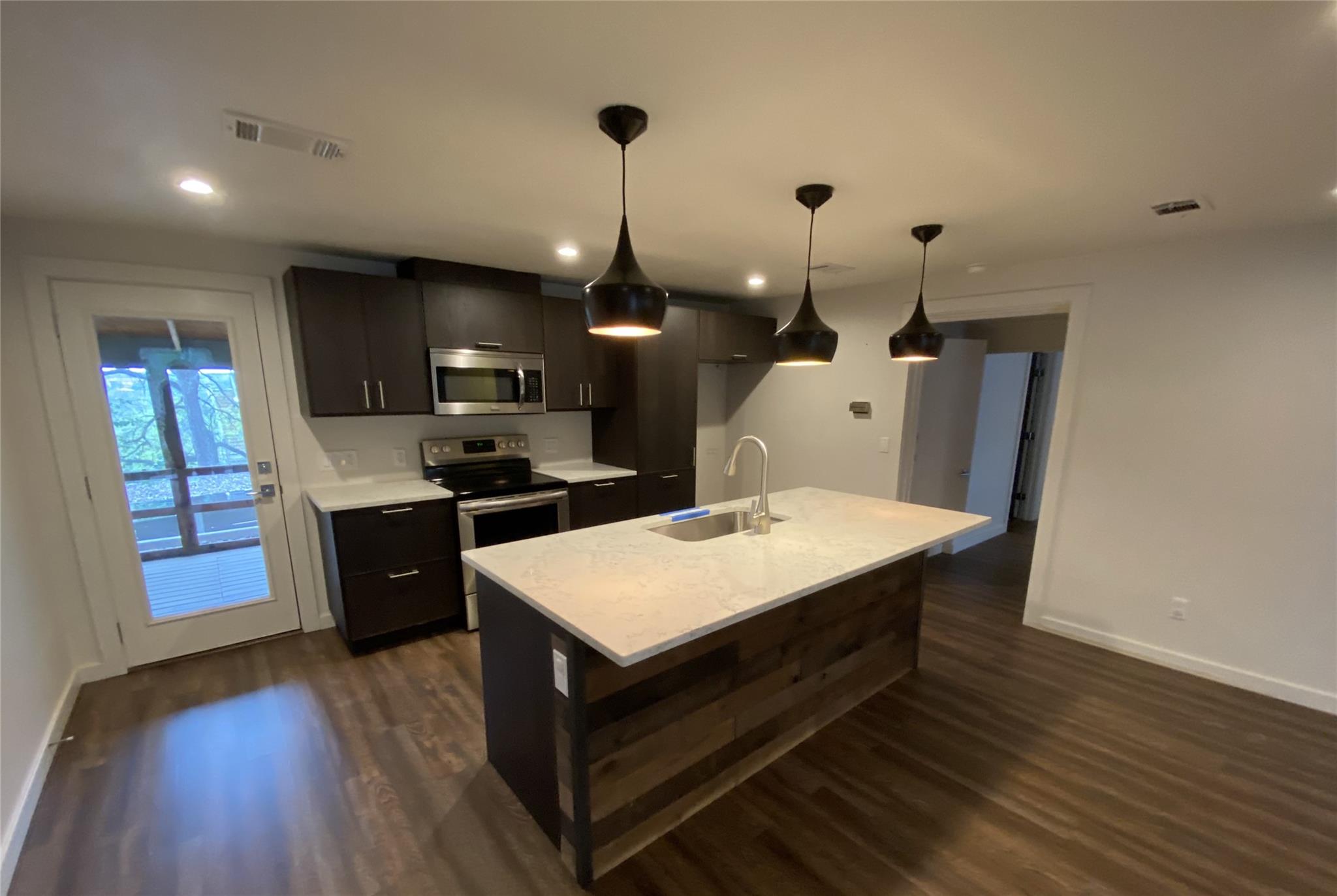 1000 Linscomb DR, Austin, TX 78734