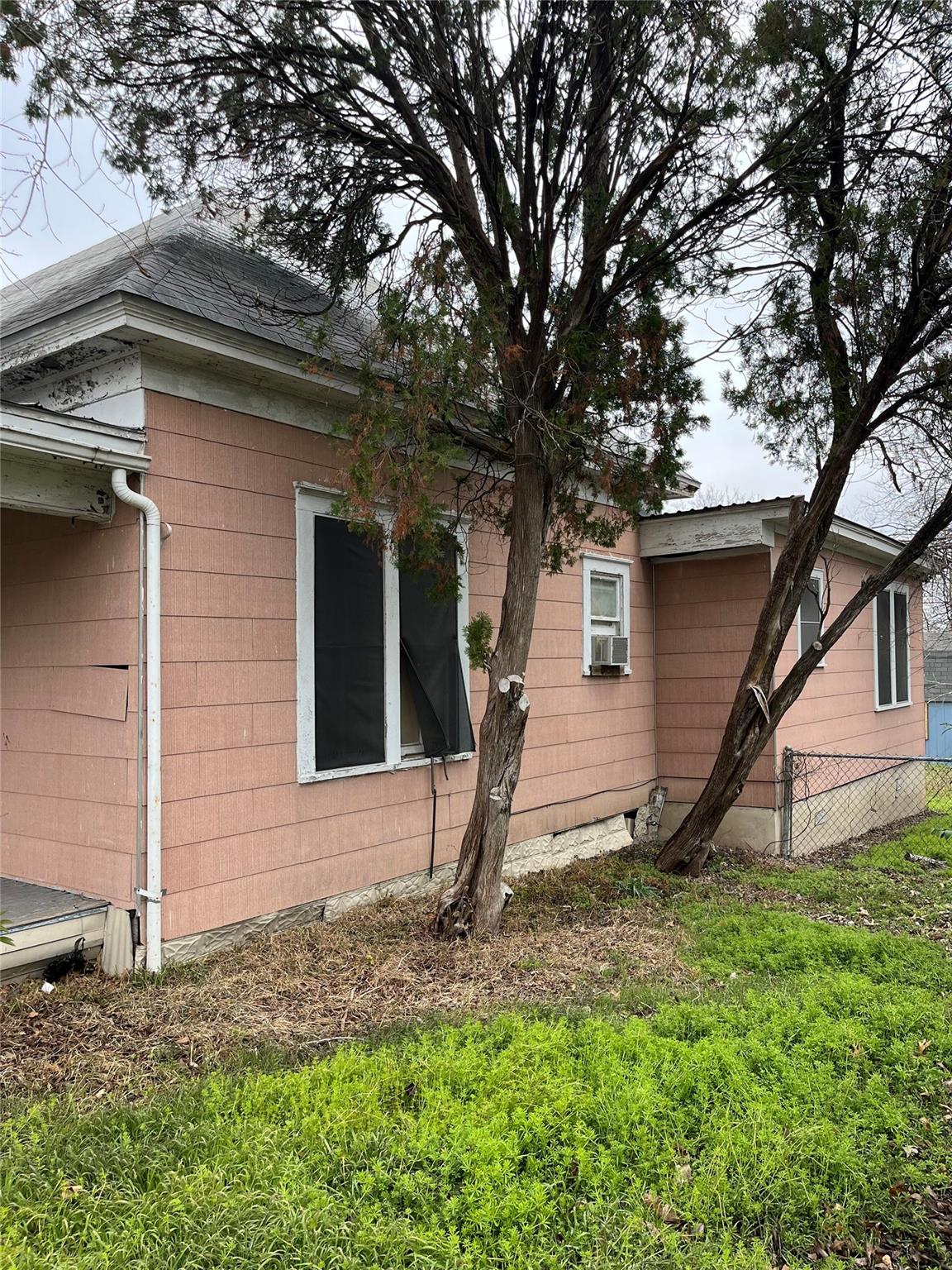 620 Washburn ST, Taylor, TX 76574