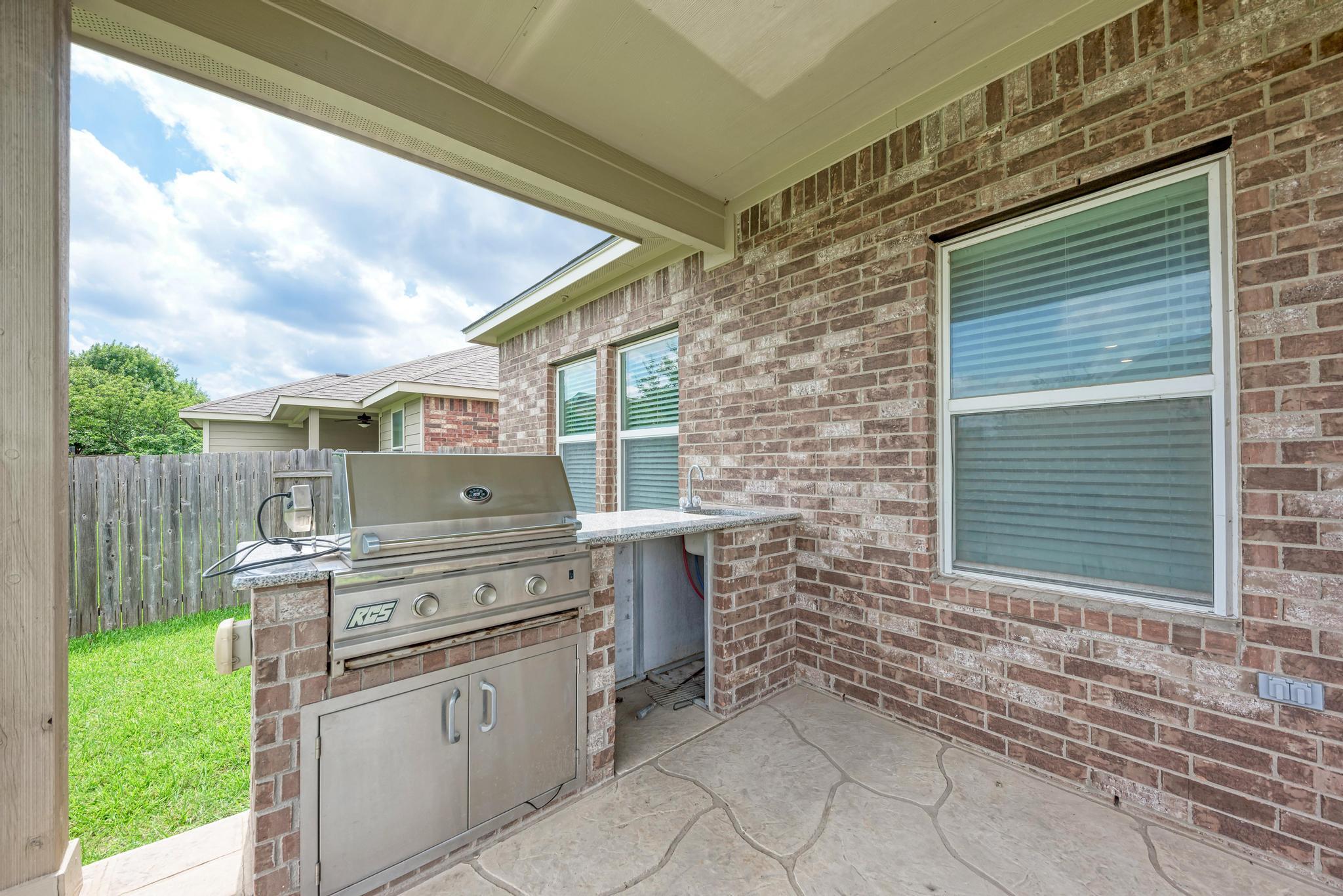 1704 Stonehaven LN, Round Rock, TX 78665