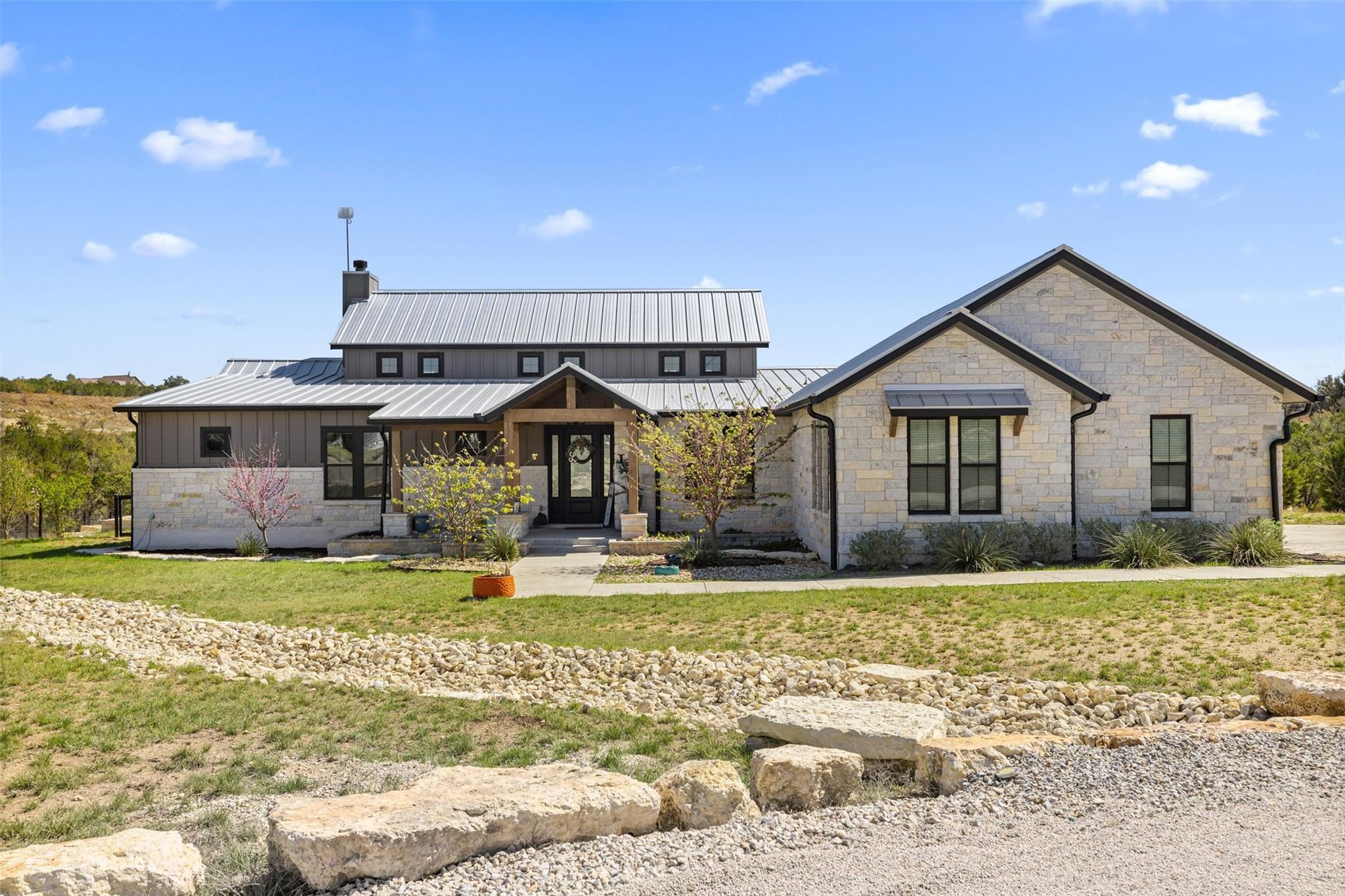 2105 Legacy Hills DR, Johnson City, TX 78636