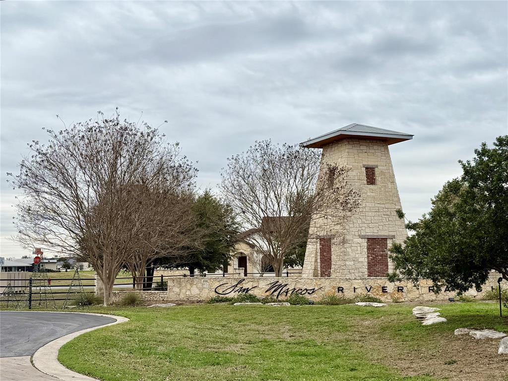 108 River Lakes Ln, Martindale, TX 78655