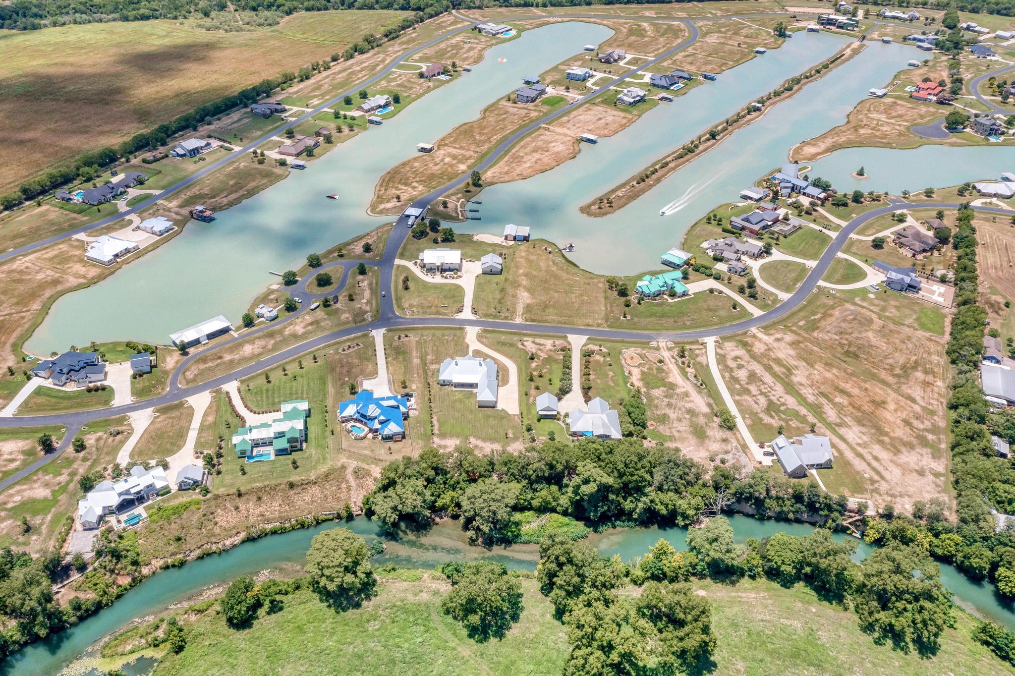 108 River Lakes Ln, Martindale, TX 78655