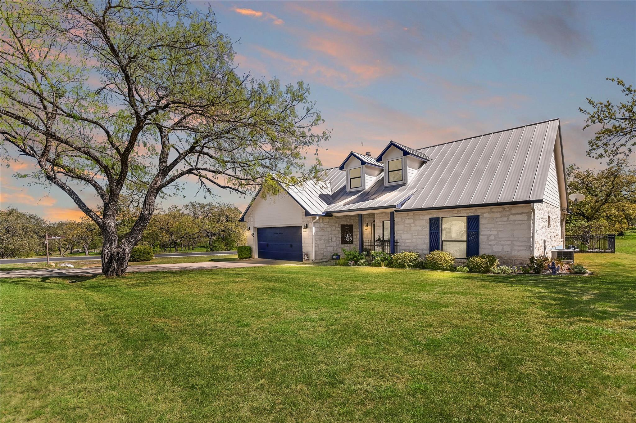 101 Western SPUR, Horseshoe Bay, TX 78657