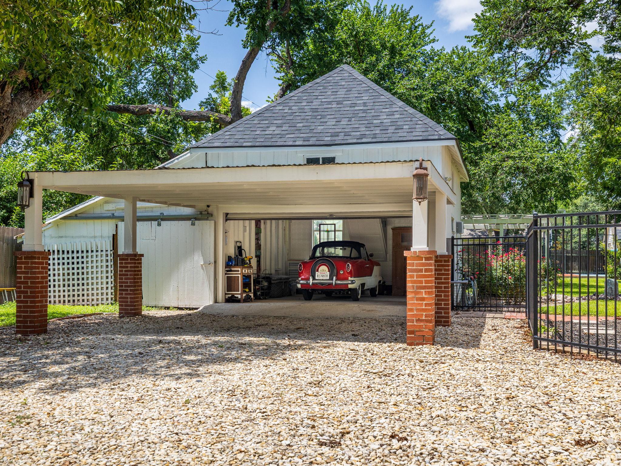 1220 W Lake DR, Taylor, TX 76574