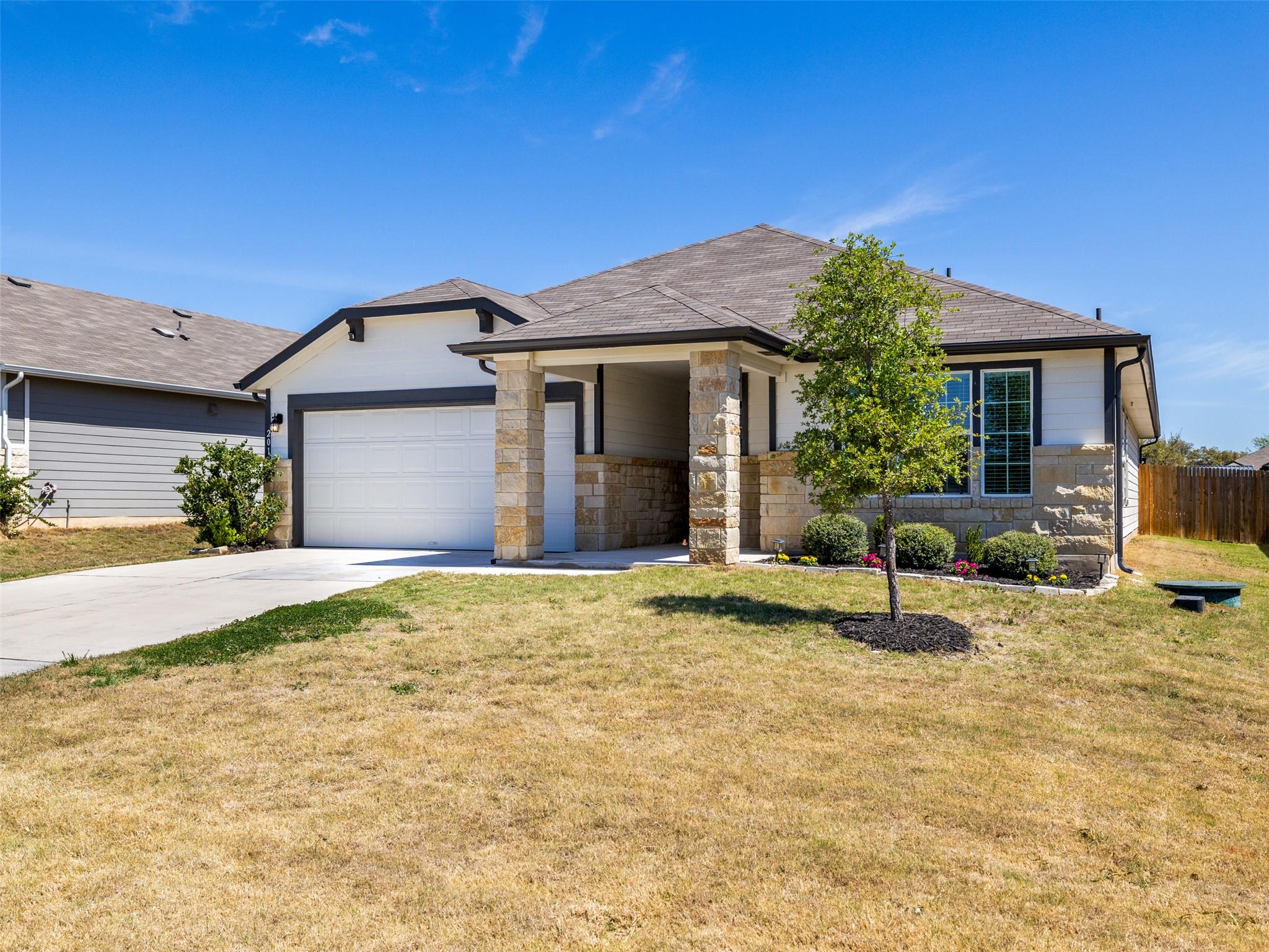 201 Bunting LN, Bertram, TX 78605