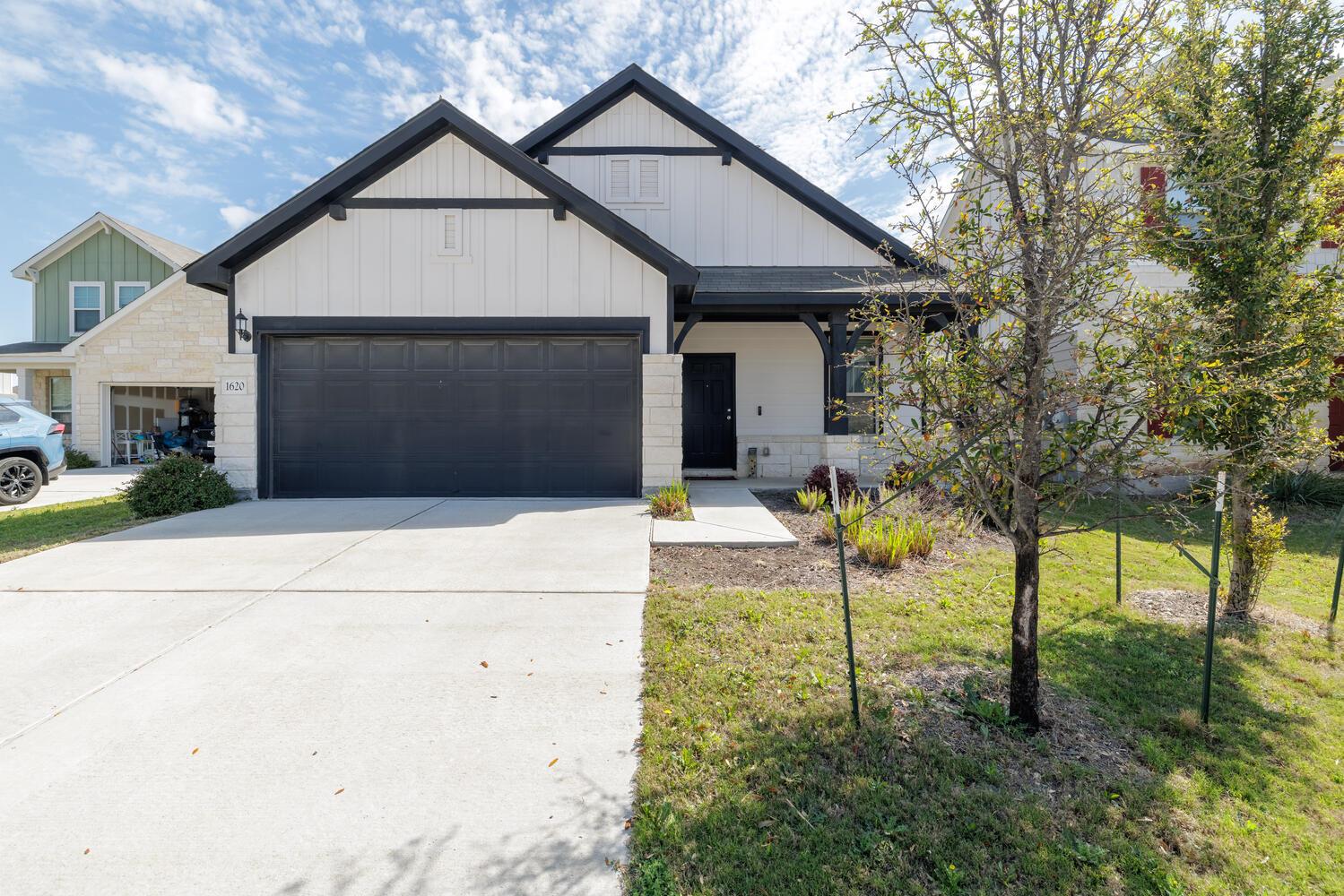 1620 Holly Lake DR, Leander, TX 78641