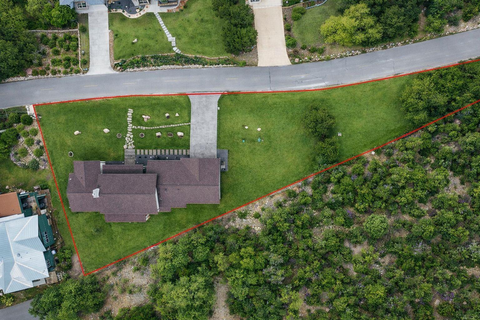 913 Larkhall DR, Spicewood, TX 78669