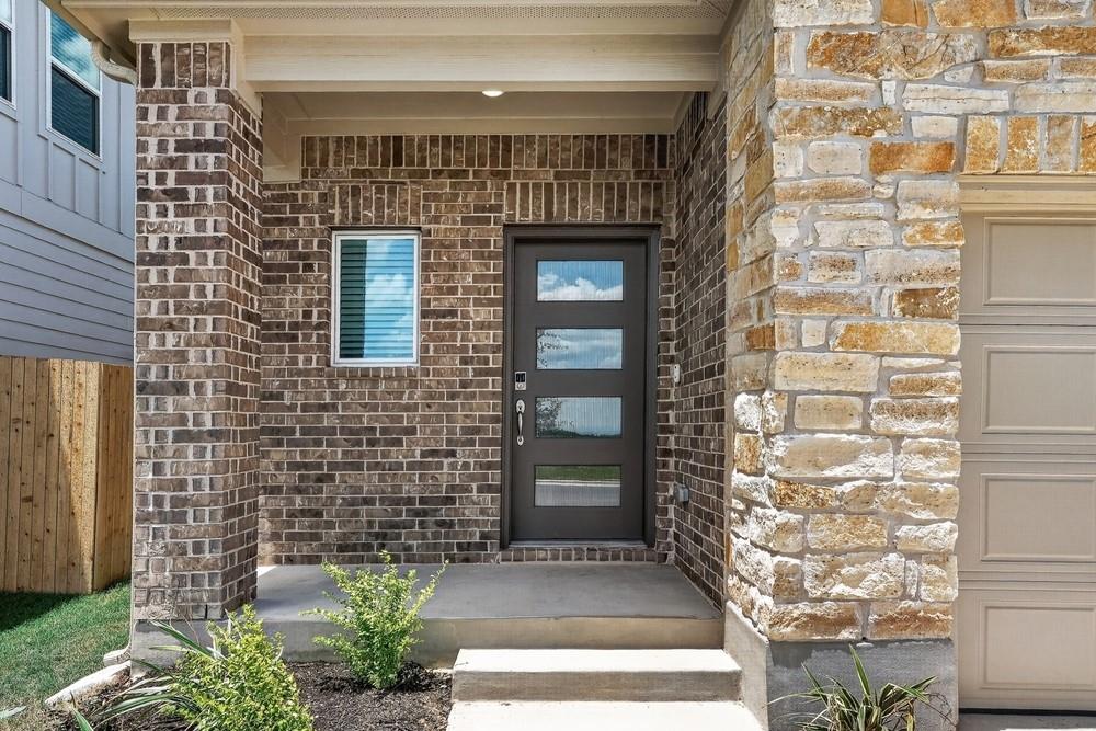 135 Mad Pupper DR, Buda, TX 78610