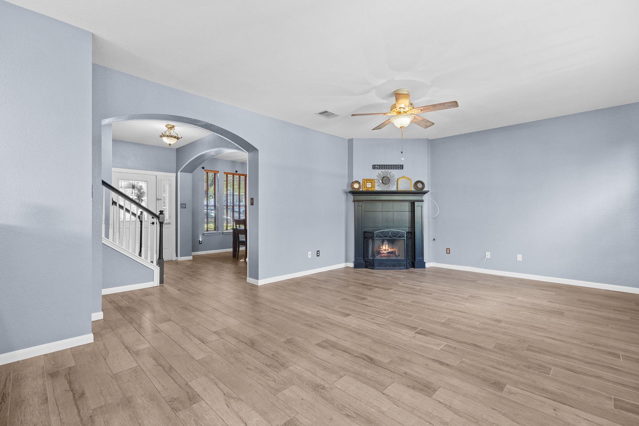 2128 Faldo LN, Round Rock, TX 78664