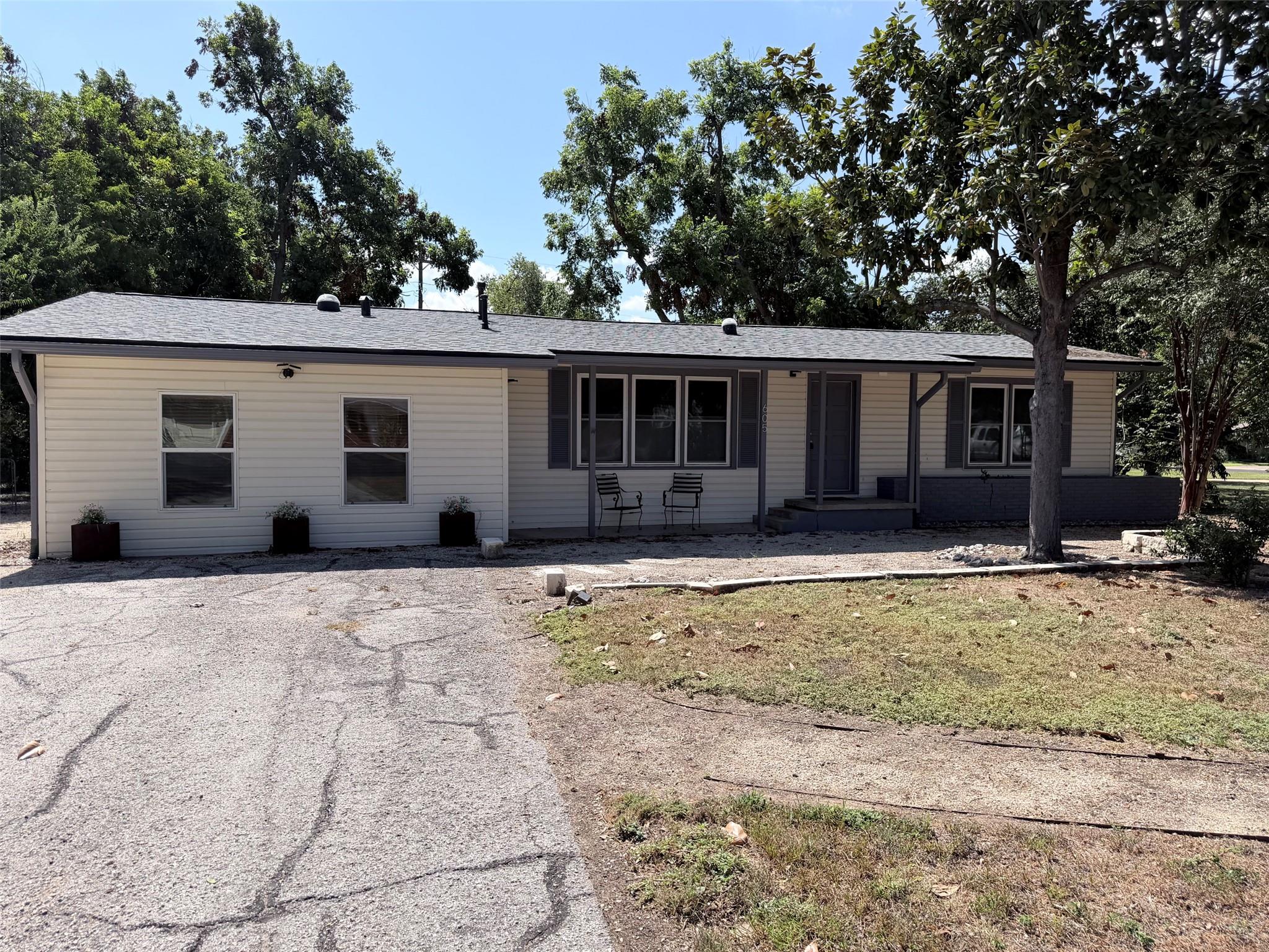 605 W 11th ST, Elgin, TX 78621
