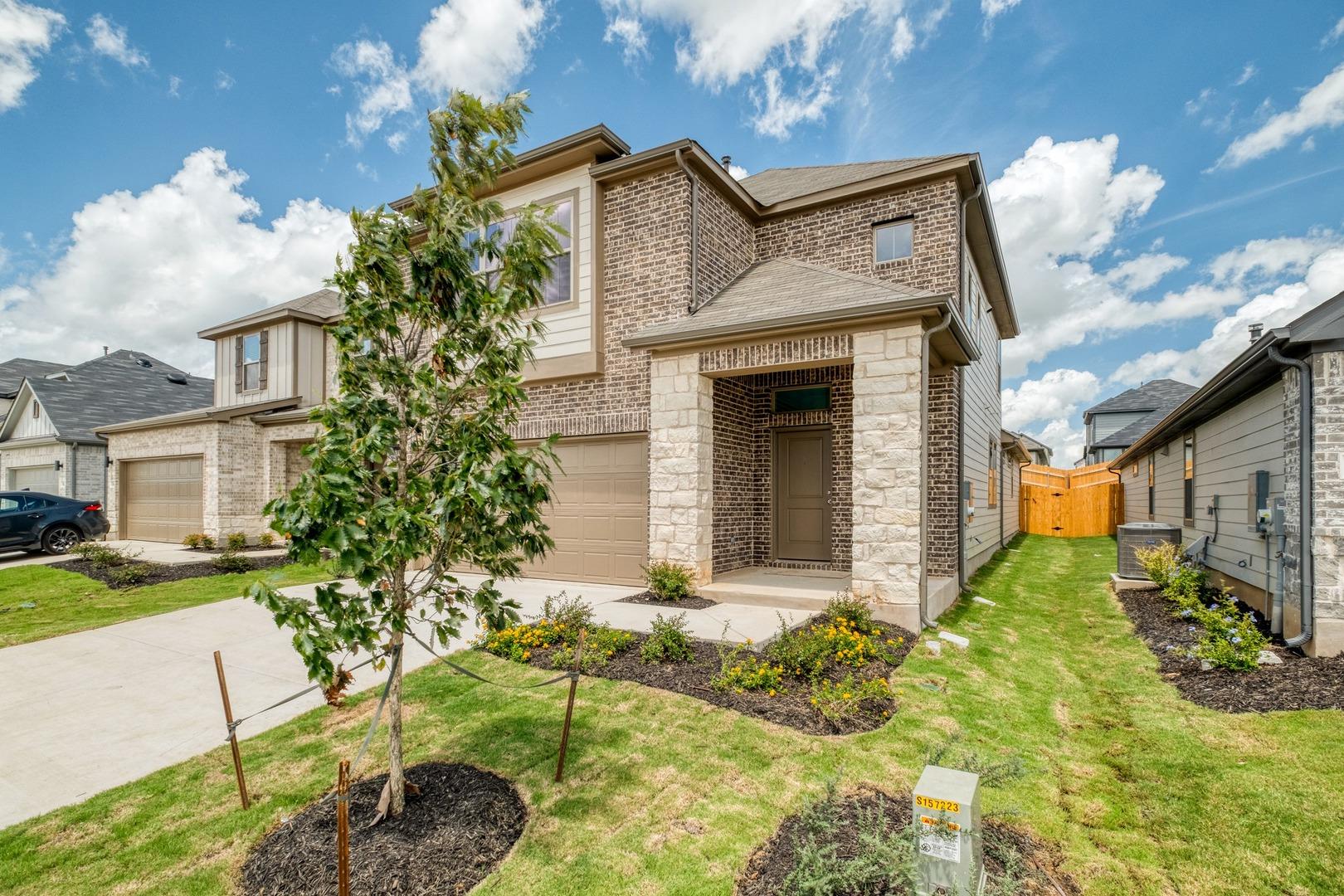 180 Hornet ST, Elgin, TX 78621