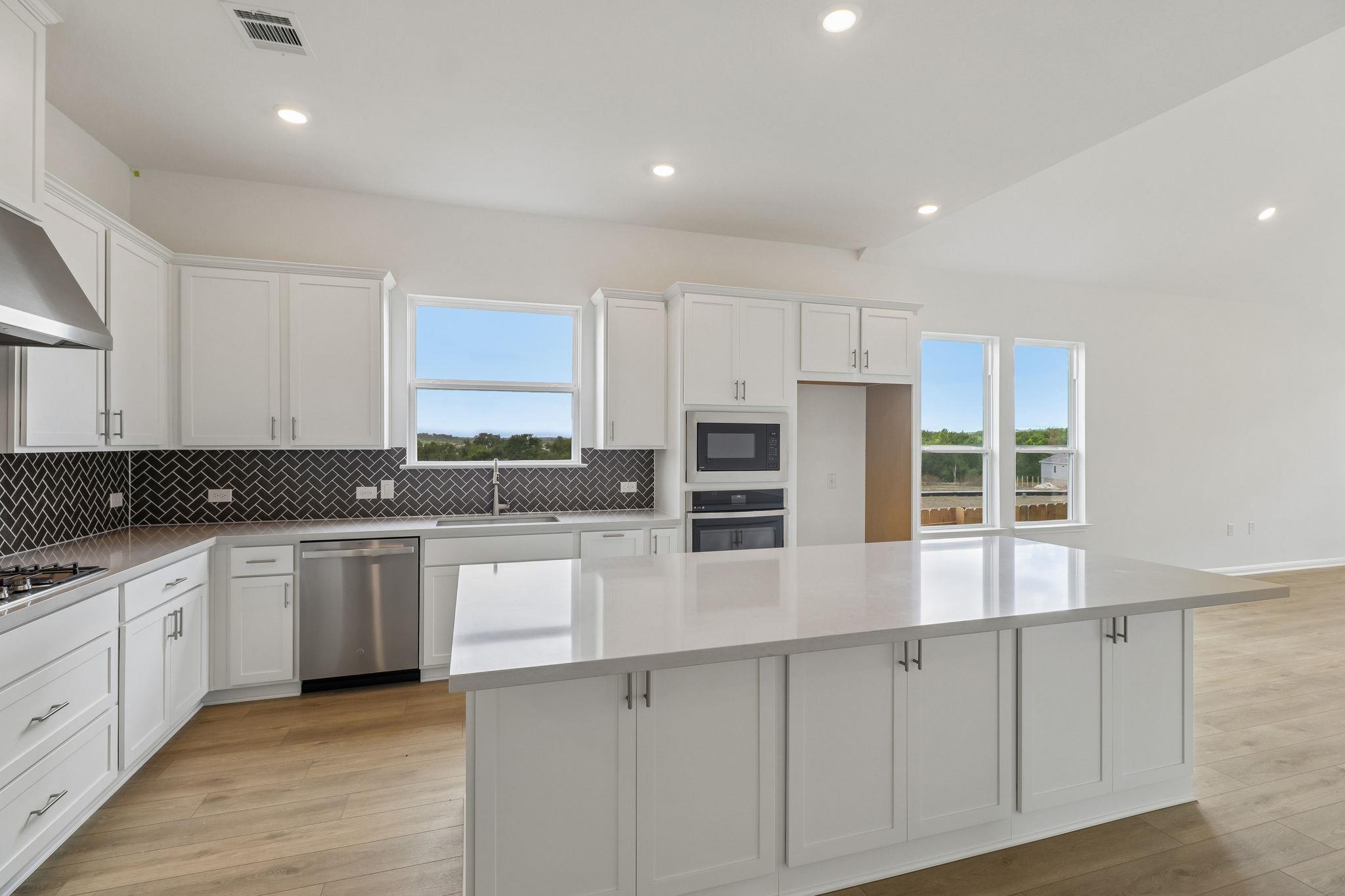 110 Cancho Hill DR, Cedar Creek, TX 78602