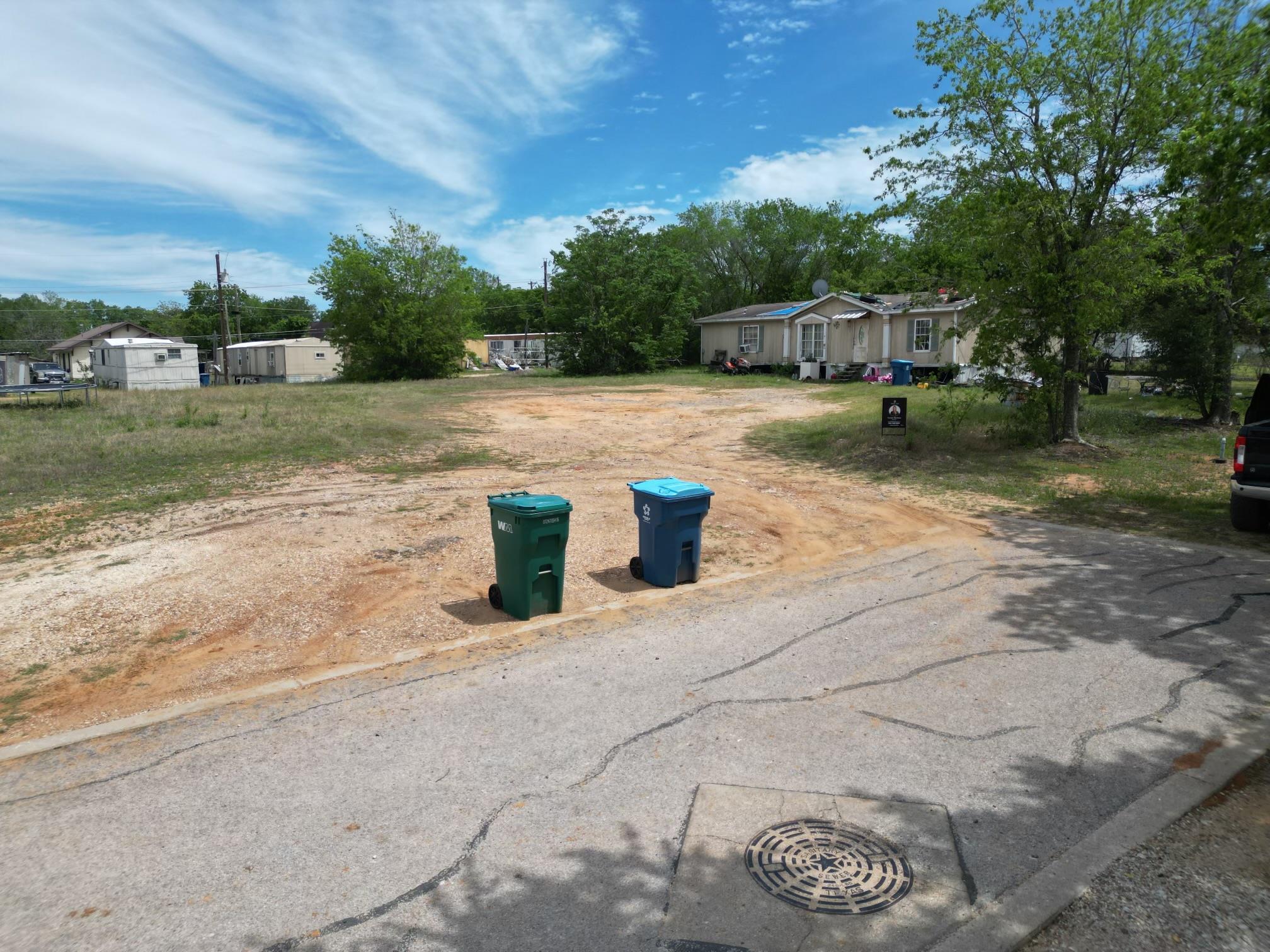 422 S Avenue C #A, Elgin, TX 78621