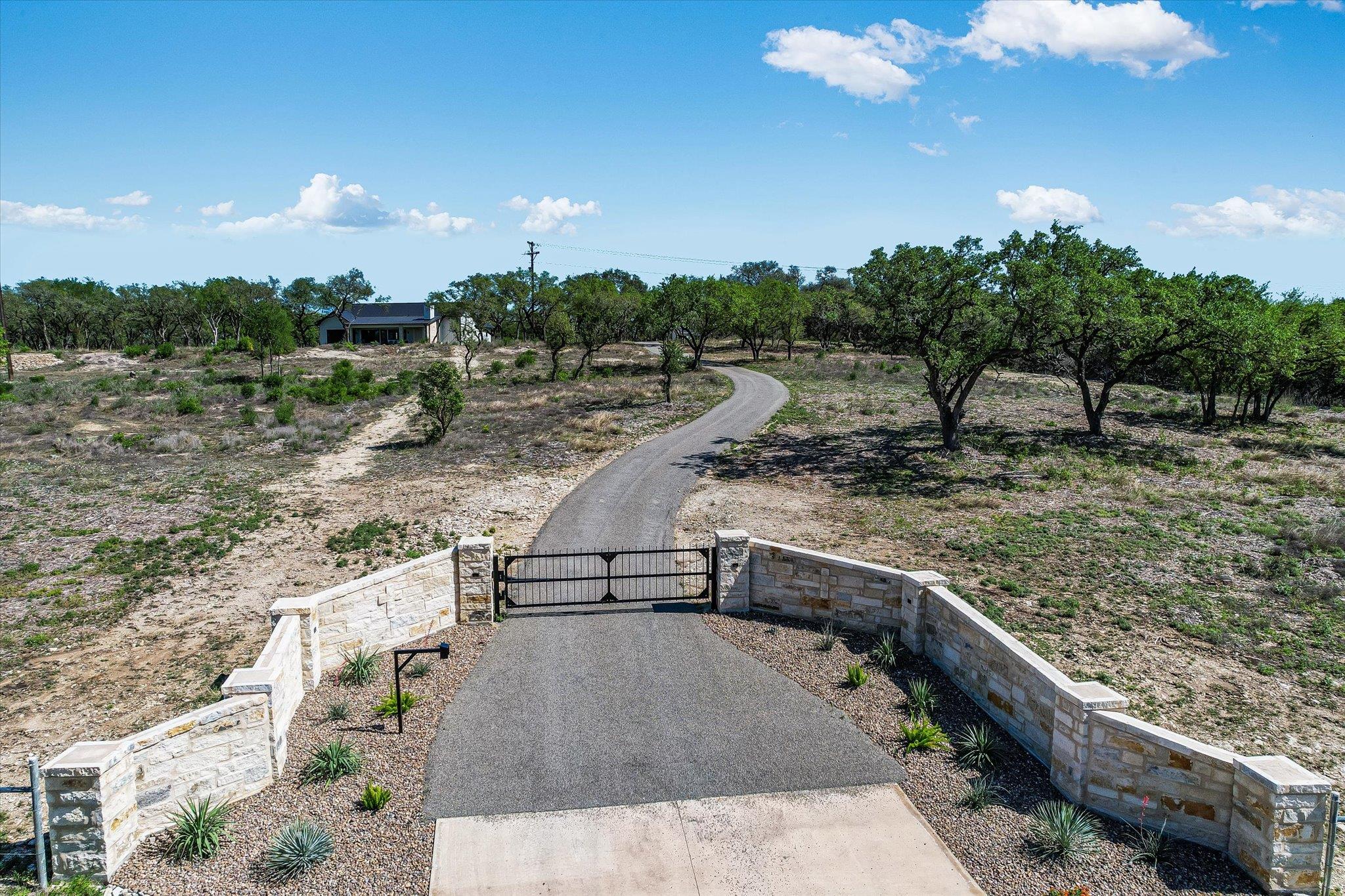130 Thousand Oaks Loop, San Marcos, TX 78666