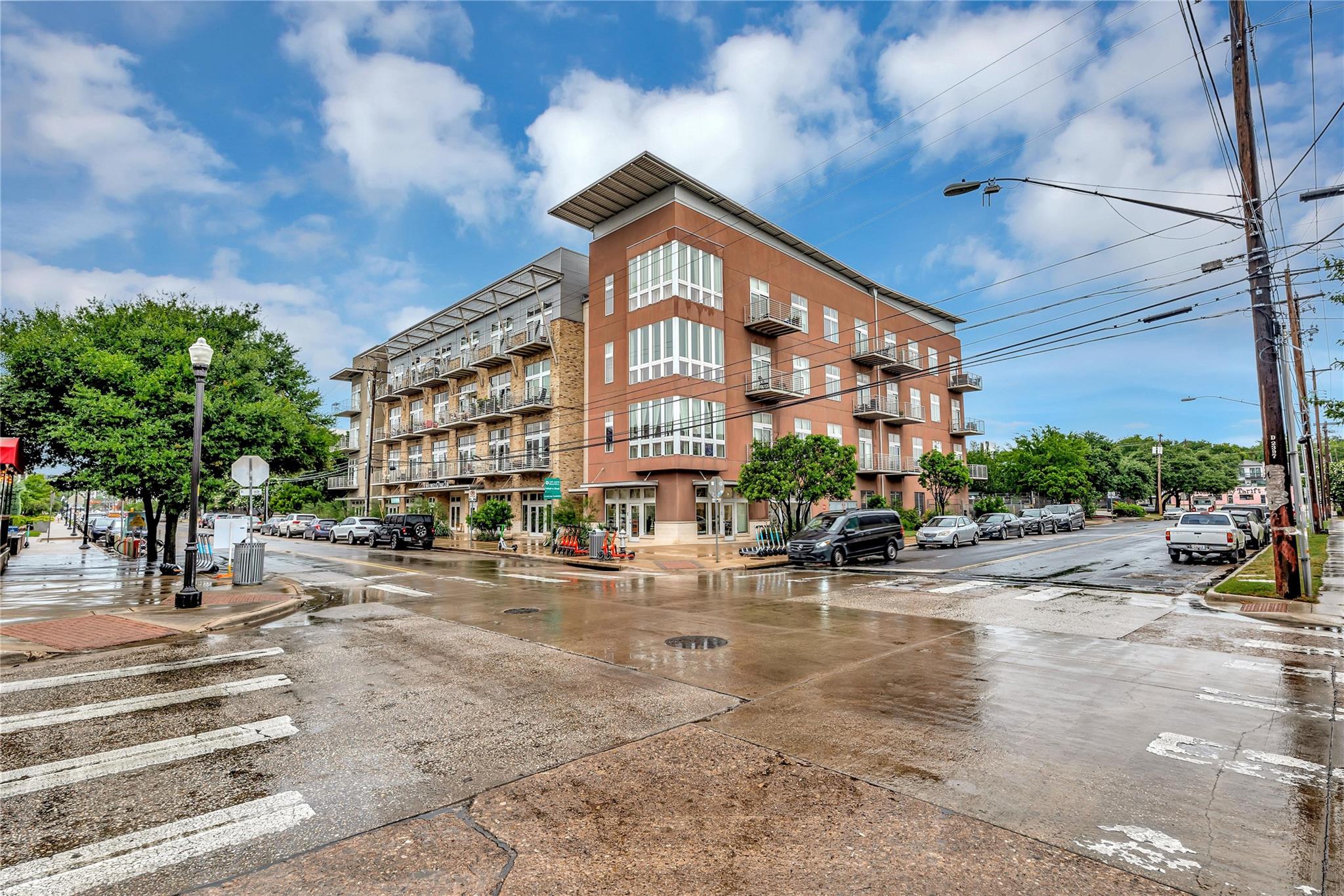 2124 E 6th ST #305, Austin, TX 78702